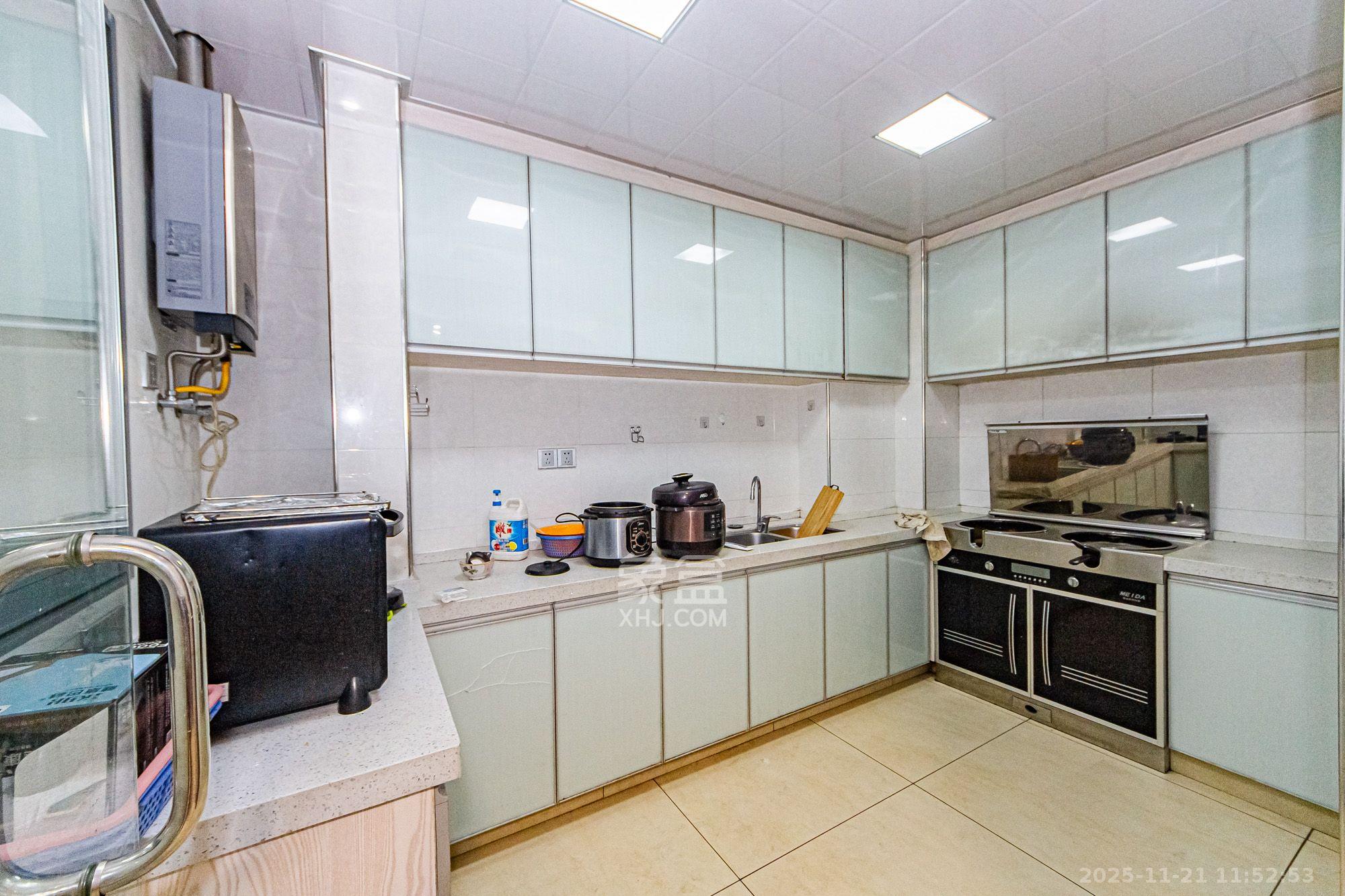 滨江君悦香邸 3室2厅2卫 3200.0元/月 滨江君悦香邸 3室2厅2卫 3200.0元/月室内图