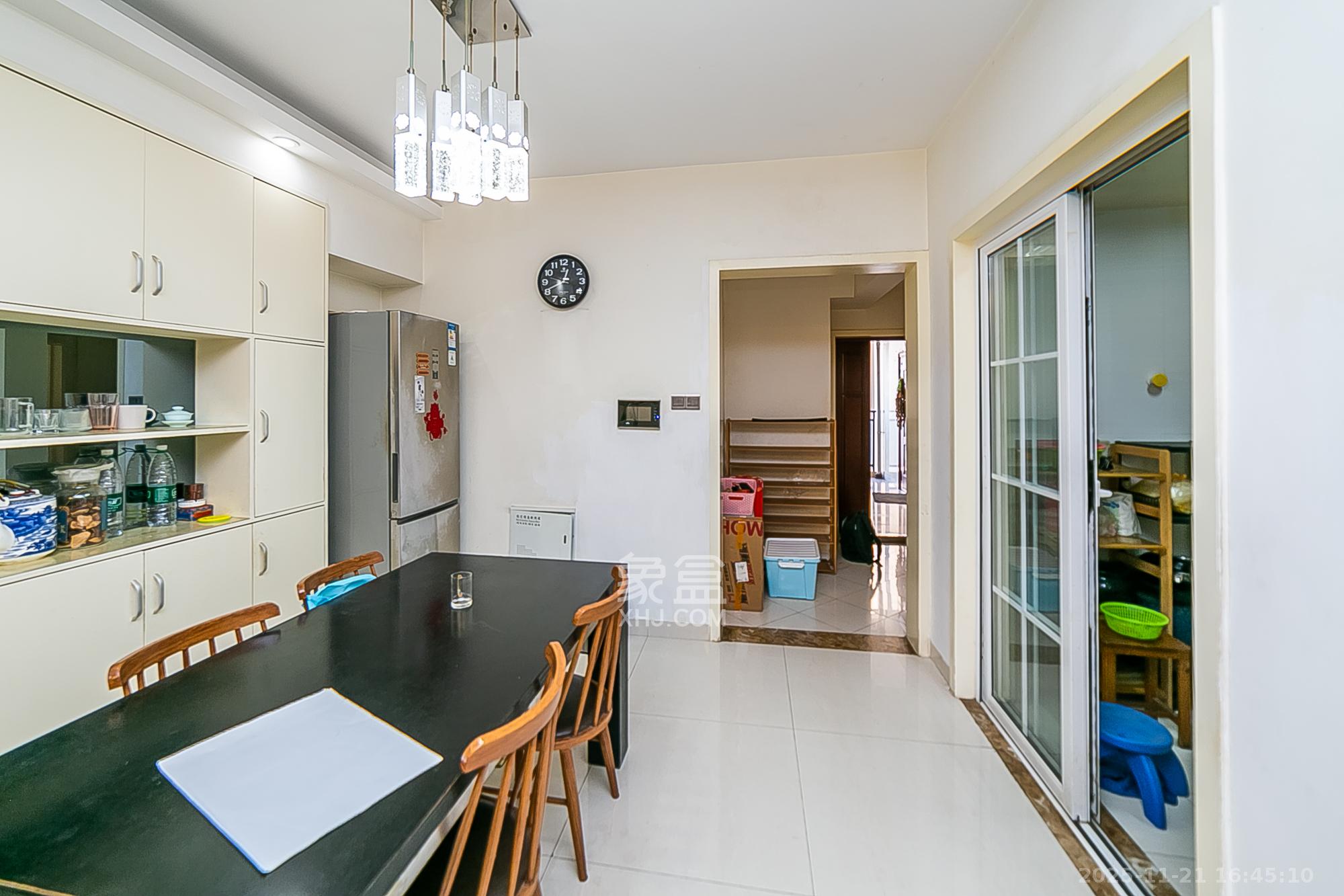 兴威帕克水岸 3室2厅1卫 86.0万 兴威帕克水岸 3室2厅1卫 86.0万客厅