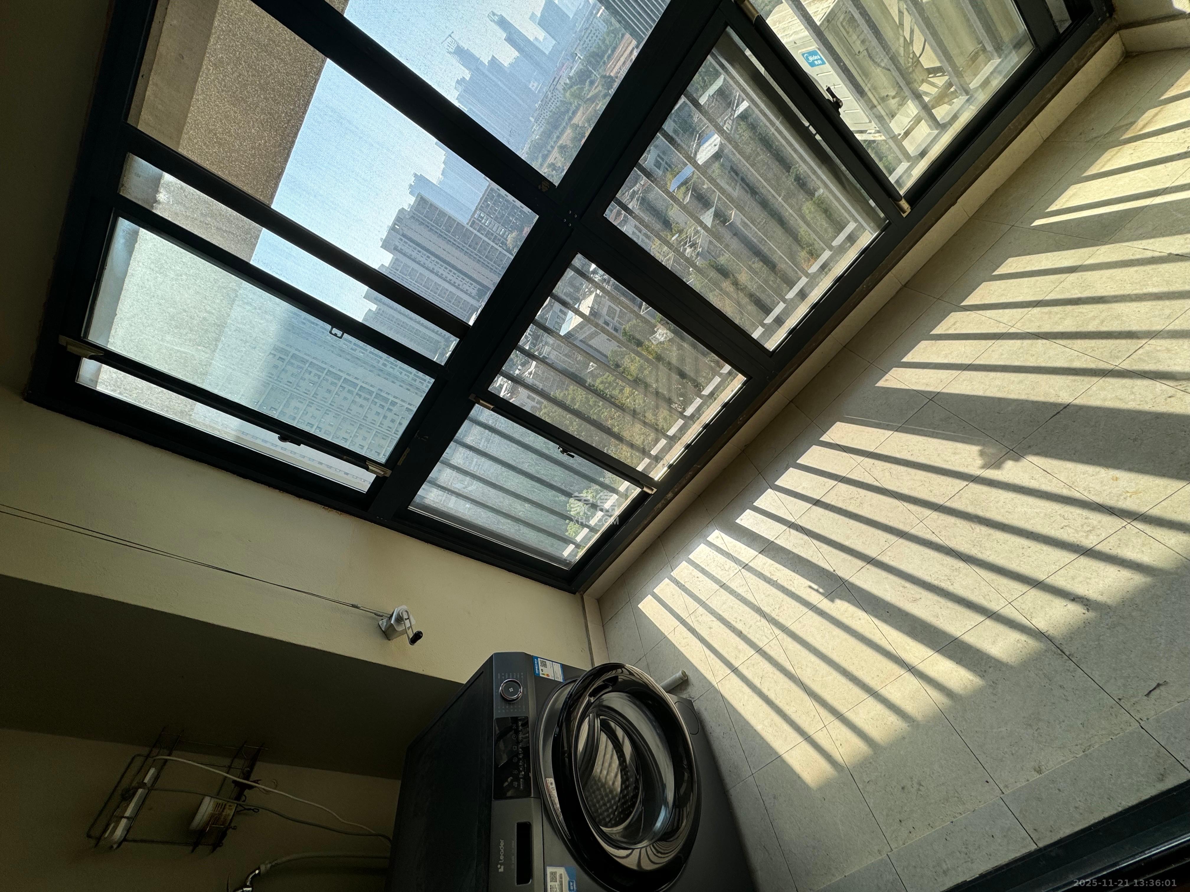 万科城  3室2厅1卫    2500.0元/月室内图