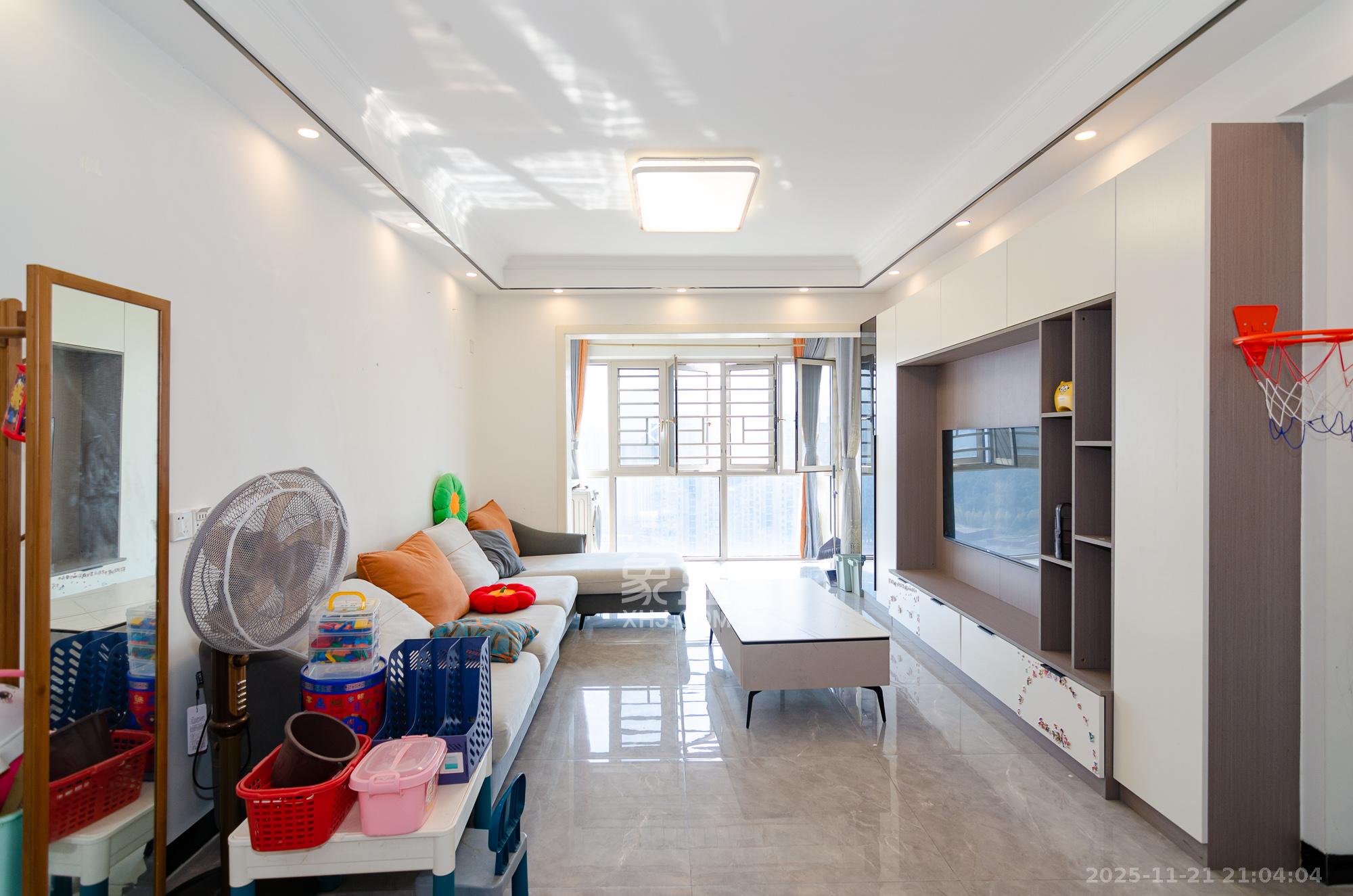 澳海澜庭 3室2厅1卫 58.8万 澳海澜庭 3室2厅1卫 58.8万客厅