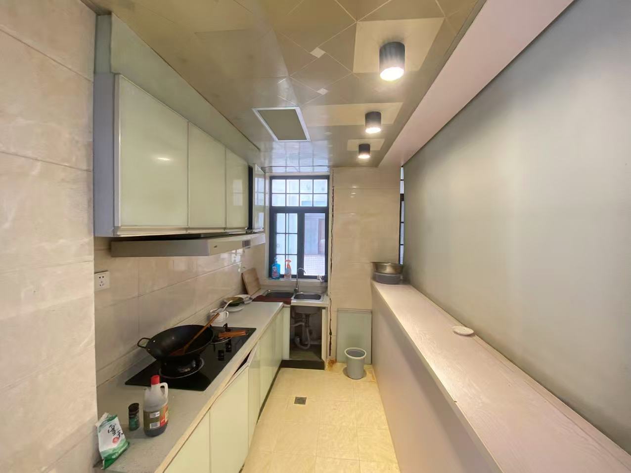 逸臣广场 2室1厅1卫 1666.0元/月 逸臣广场 2室1厅1卫 1666.0元/月室内图