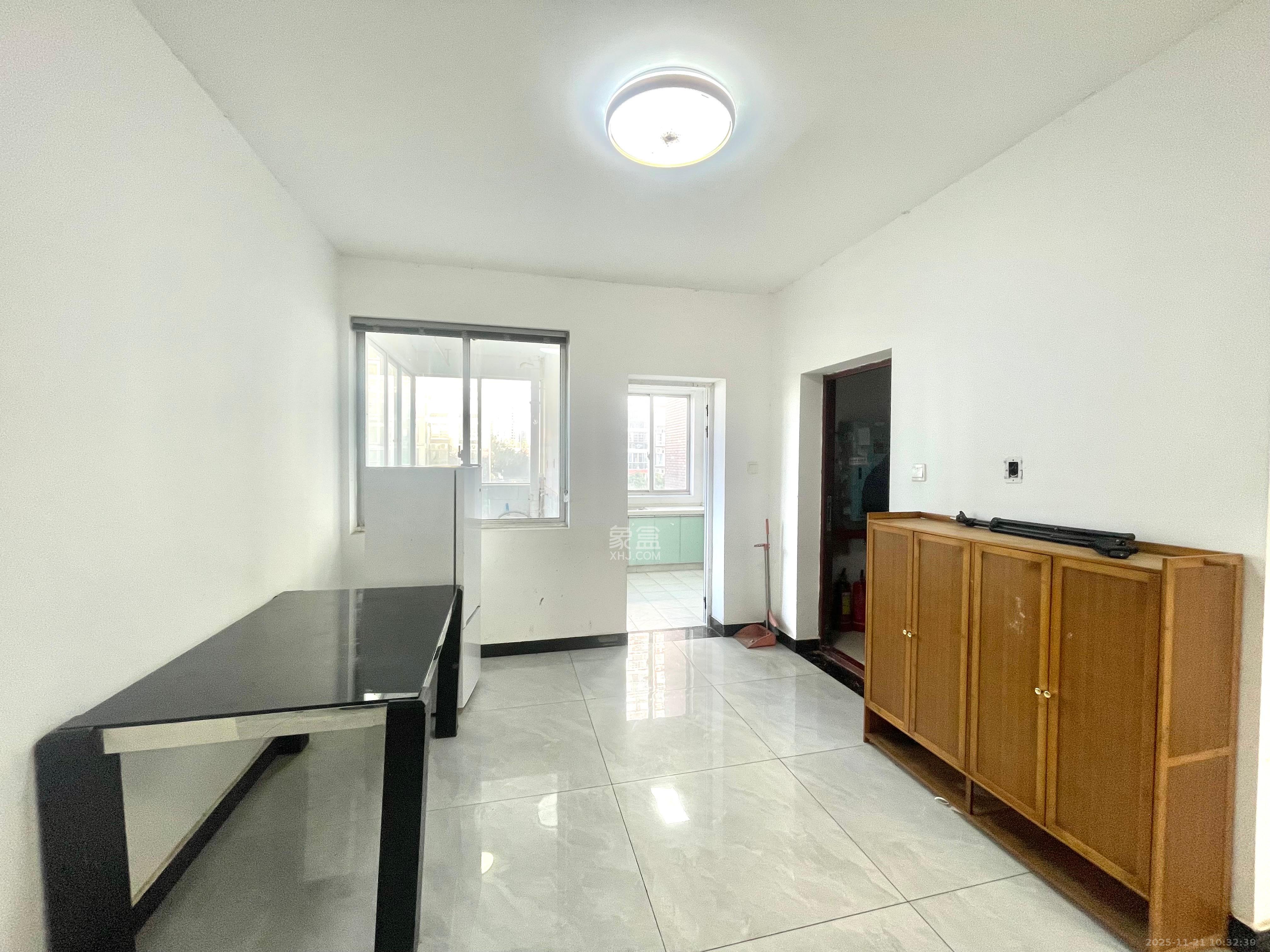 湘楚家园  3室2厅2卫    1500.0元/月室内图