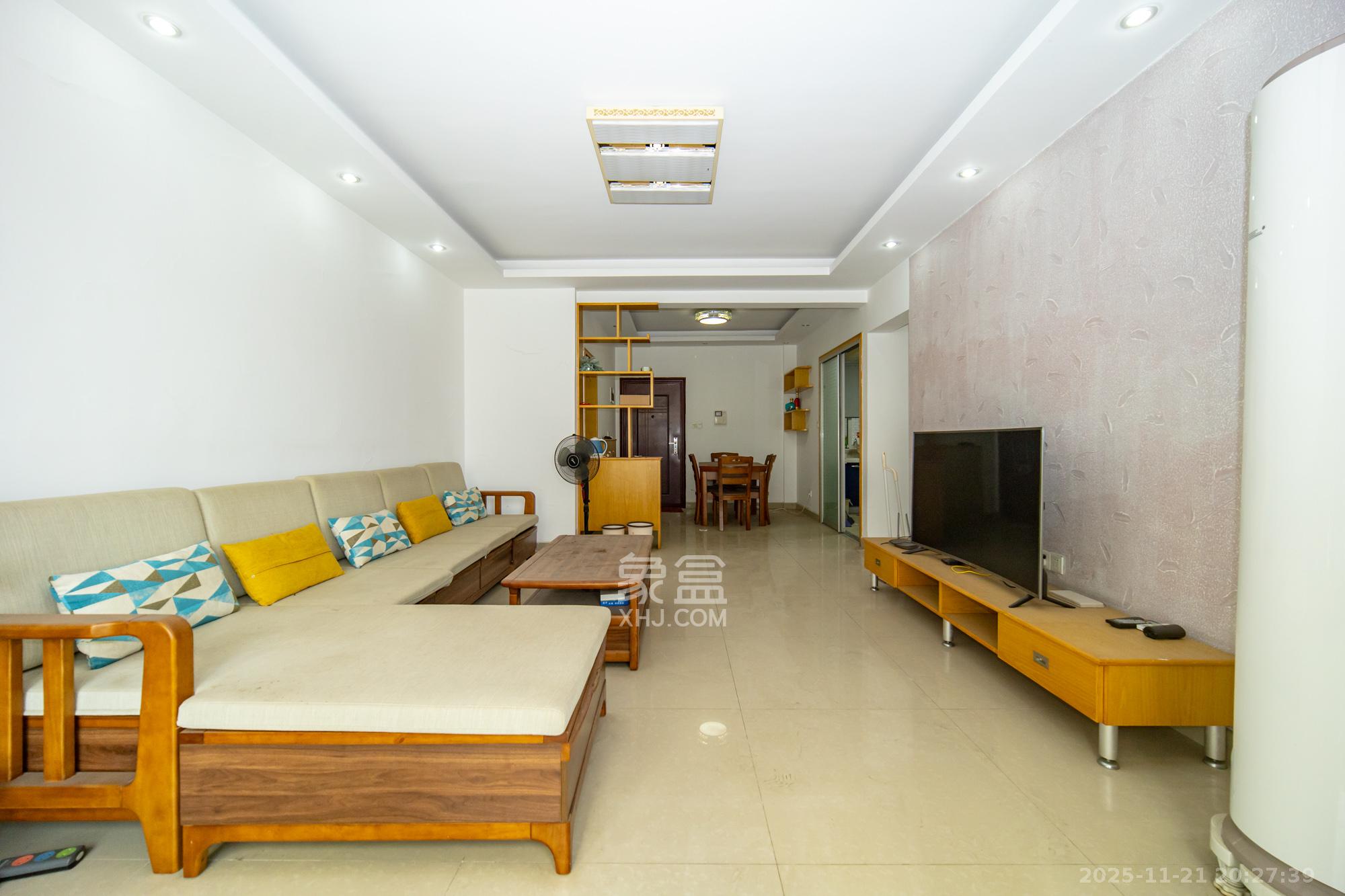 时代星城 3室2厅2卫 61.0万 时代星城 3室2厅2卫 61.0万客厅