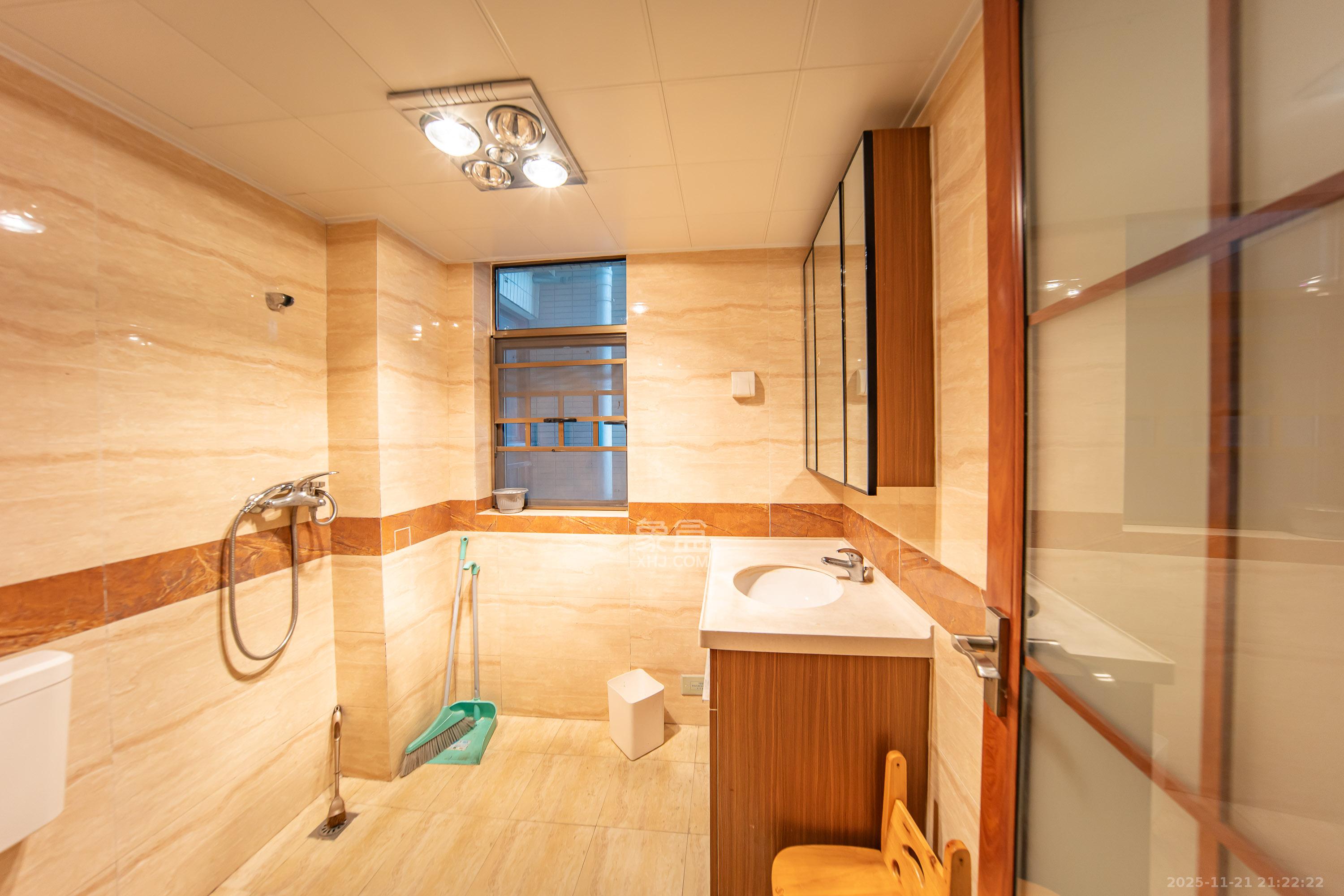 江山帝景哈佛  3室2厅2卫    85.0万卫生间