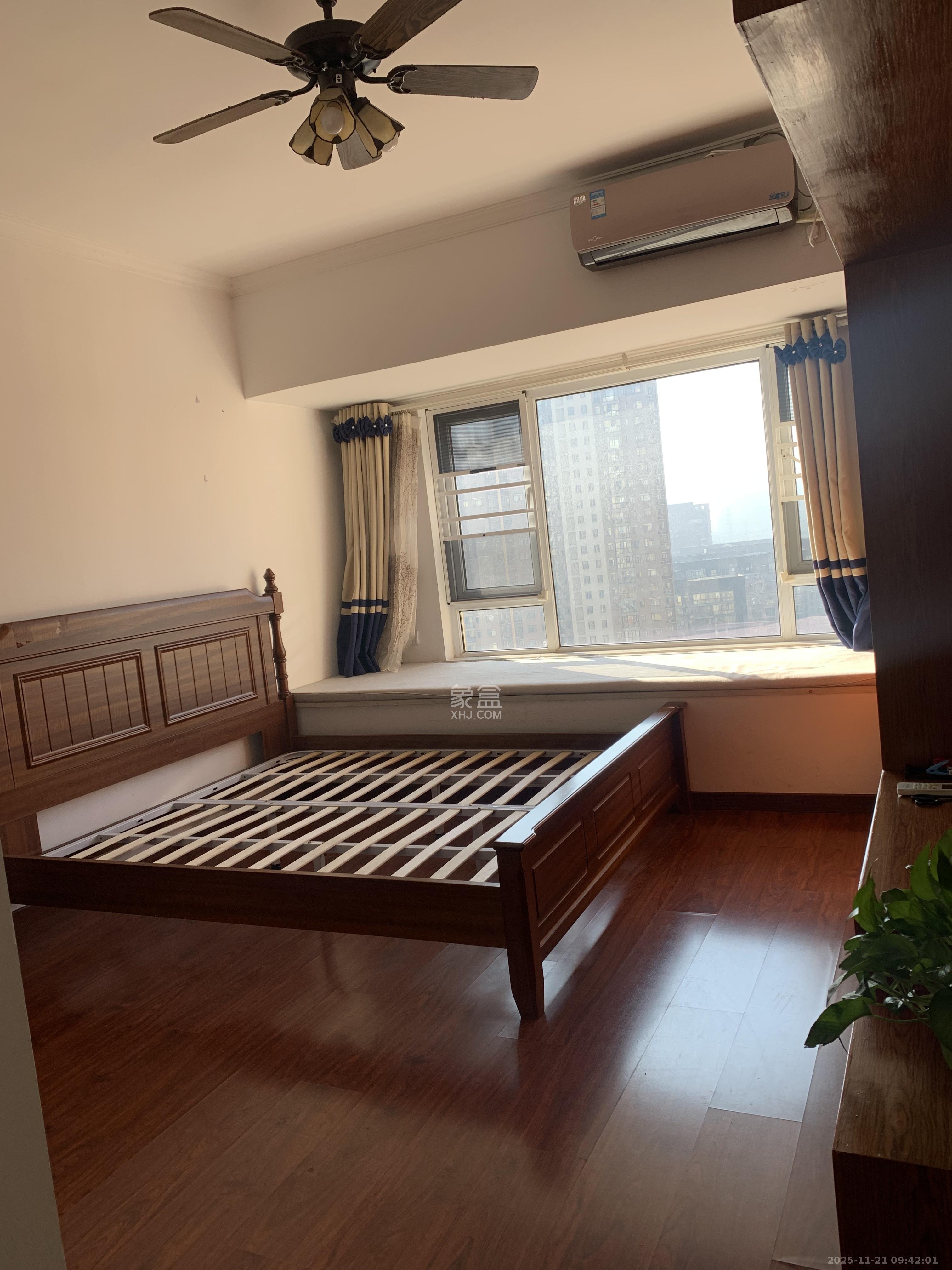 万国城（当代满庭春MOMA）三期  4室2厅2卫    3300.0元/月室内图