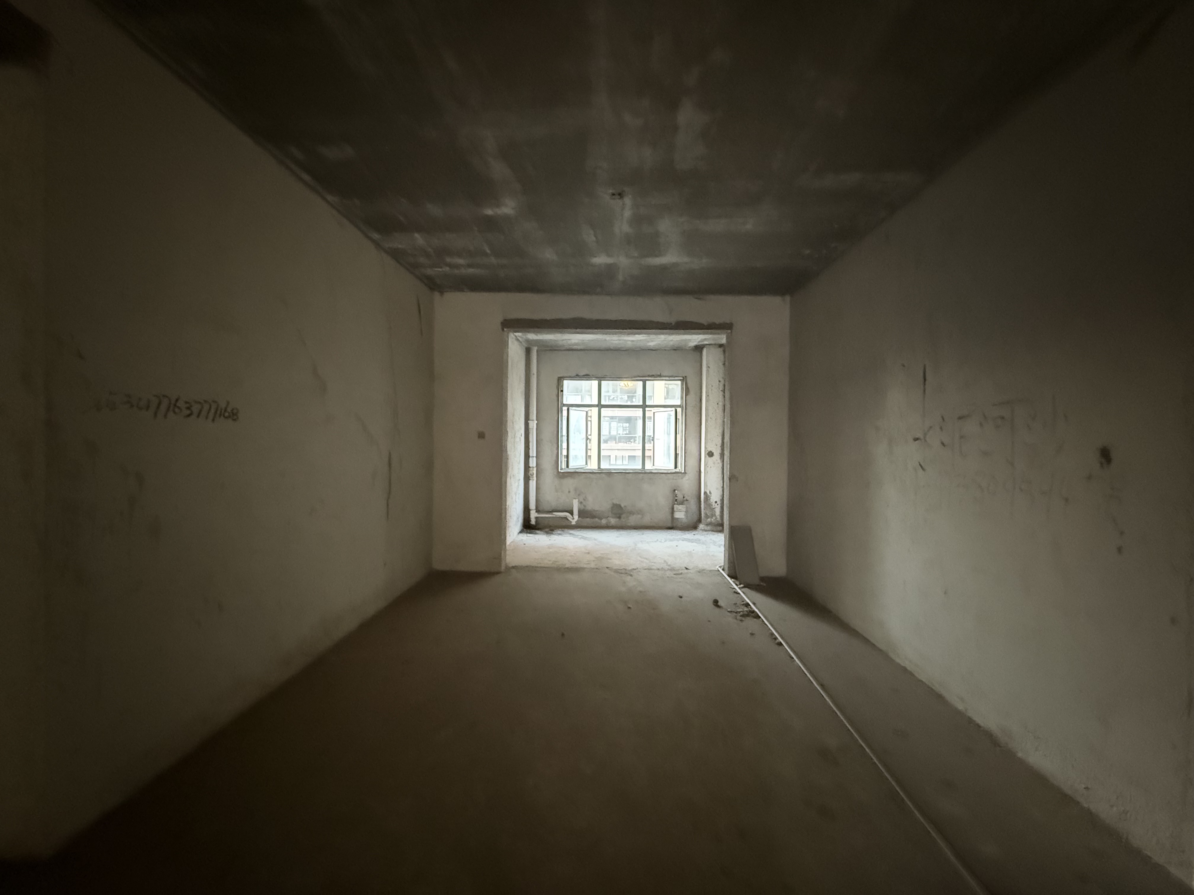 东盛佳园（检察院宿舍）  4室2厅2卫    85.8万客厅