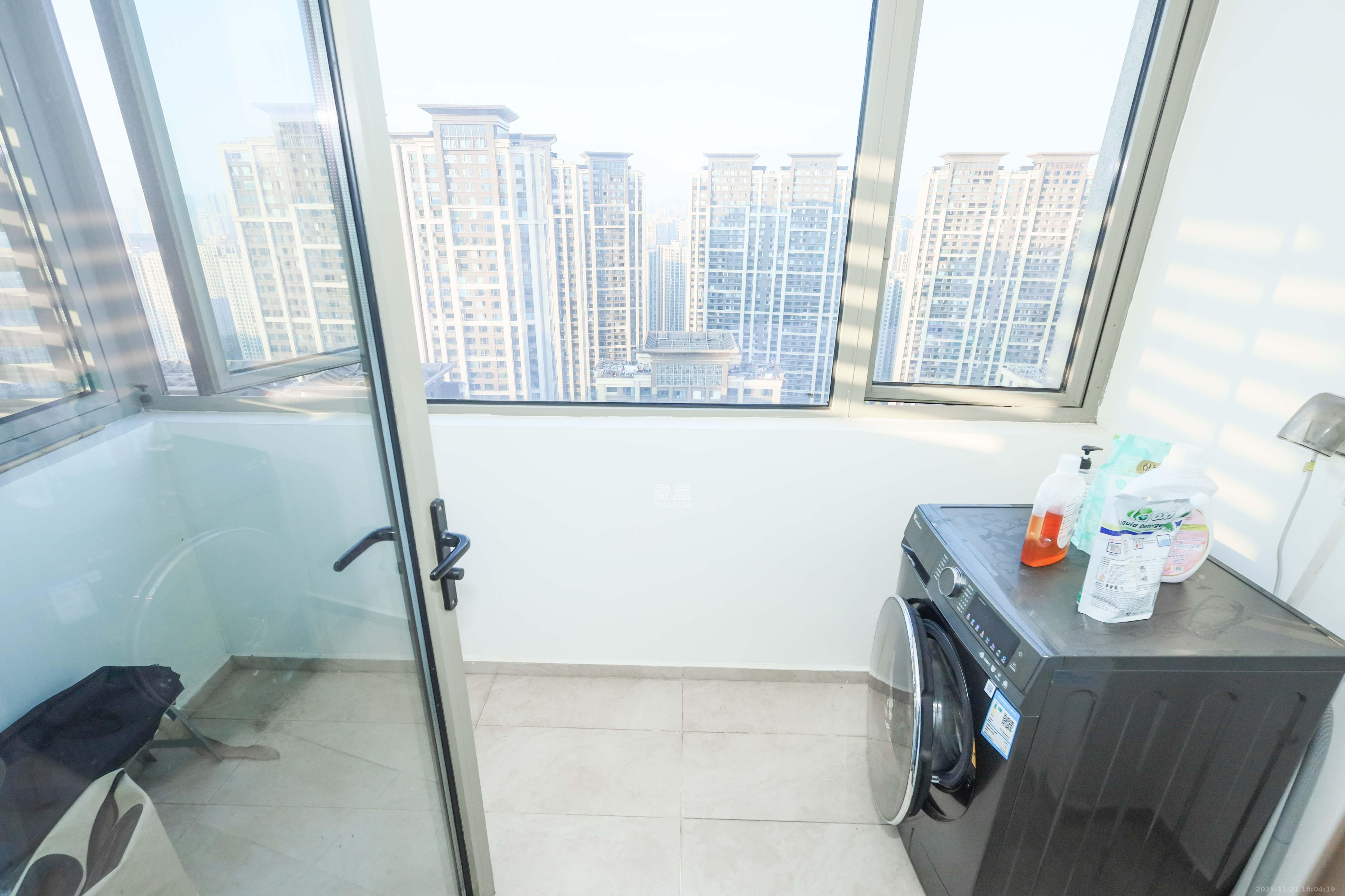 梅溪华府(新城金茂梦想华府) 4室2厅3卫 268.0万 梅溪华府(新城金茂梦想华府) 4室2厅3卫 268.0万阳台