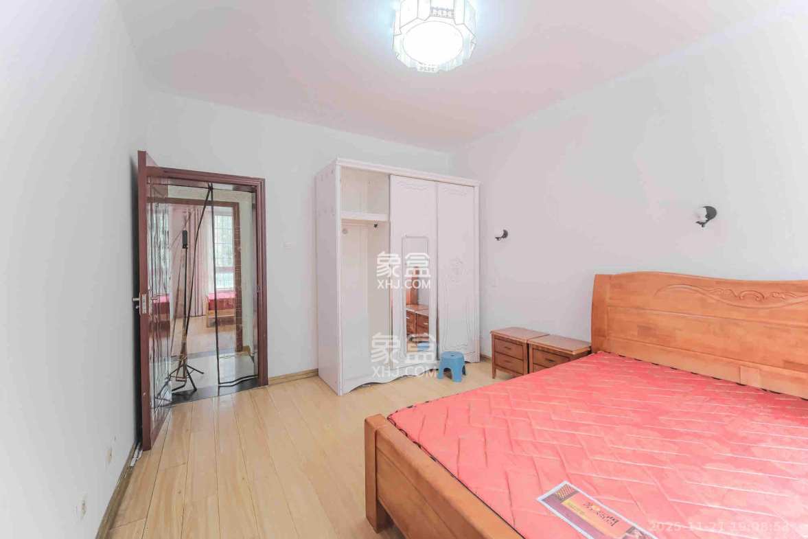 山水湾 2室2厅1卫 1600.0元/月 山水湾 2室2厅1卫 1600.0元/月室内图