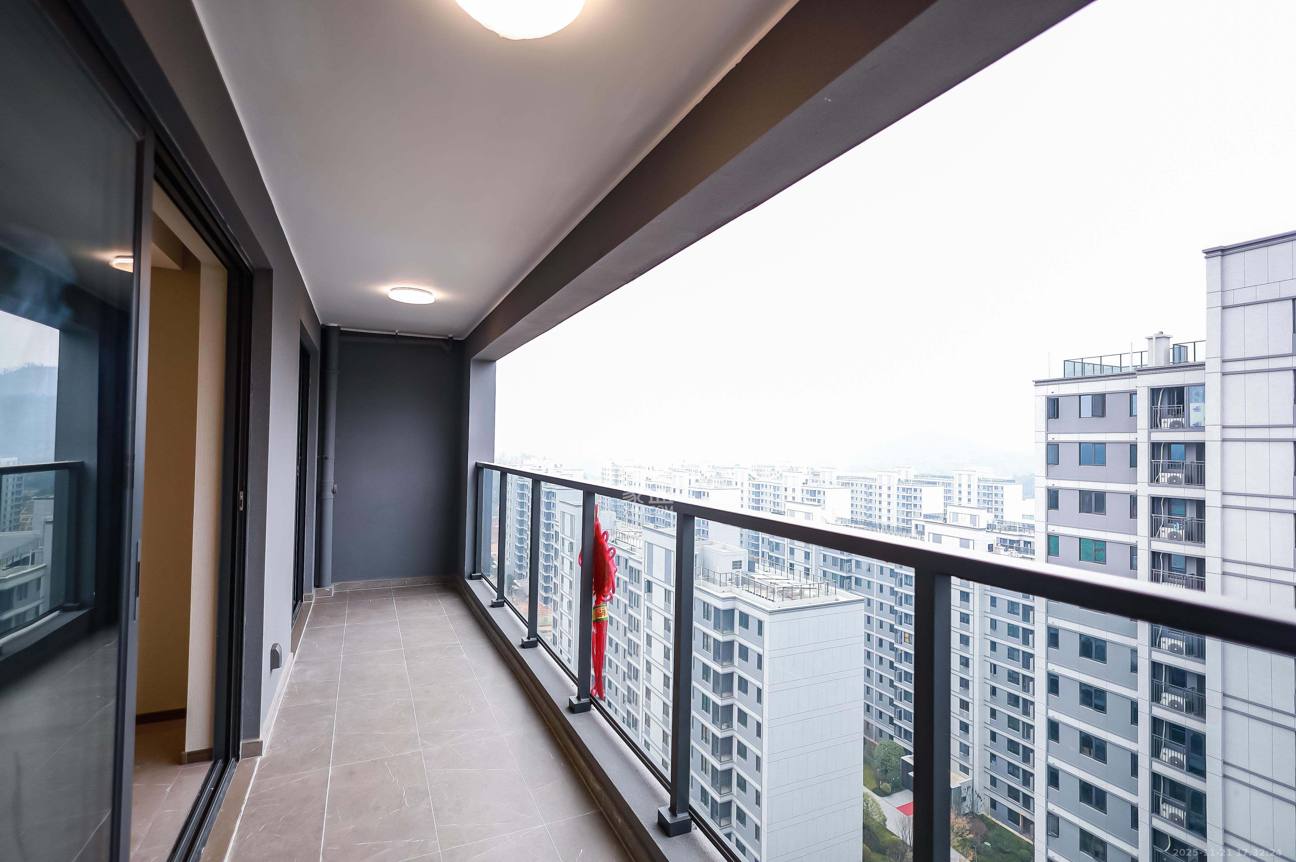 龙湖舜山府  4室2厅2卫    4800.0元/月室内图