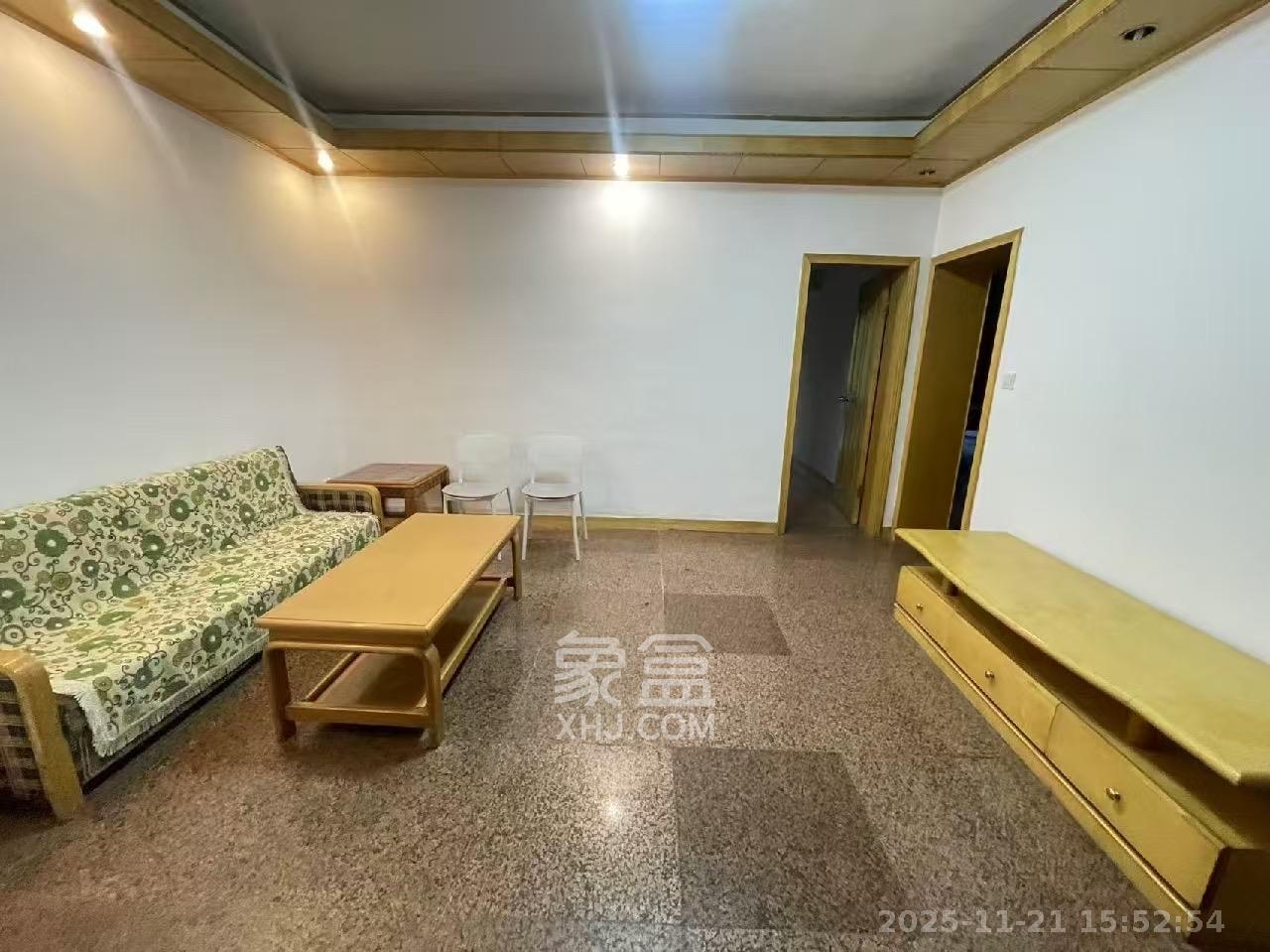 红旗区一片  3室1厅1卫    2000.0元/月