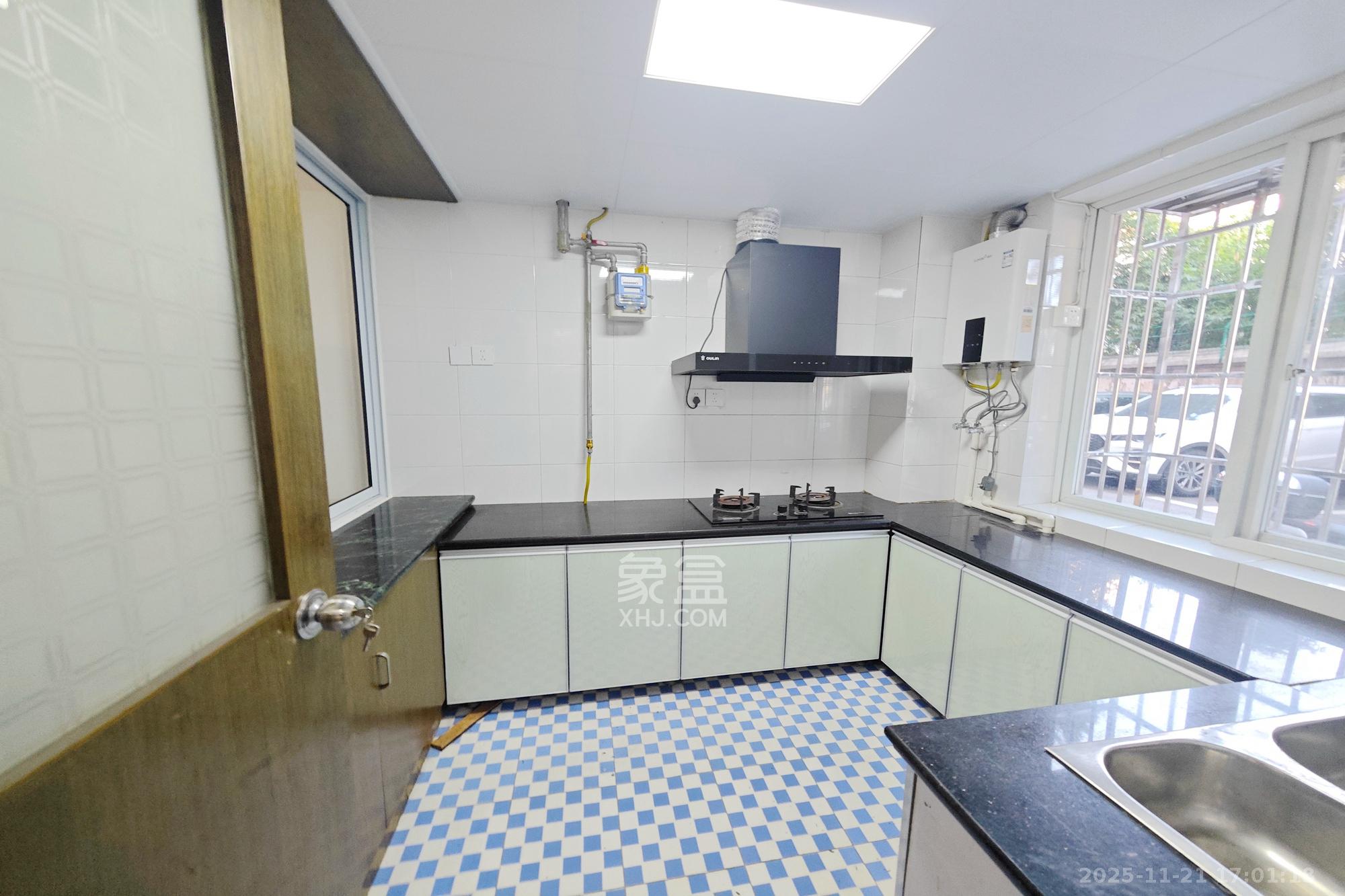 官塘公寓 3室2厅2卫 86.8万 官塘公寓 3室2厅2卫 86.8万厨房