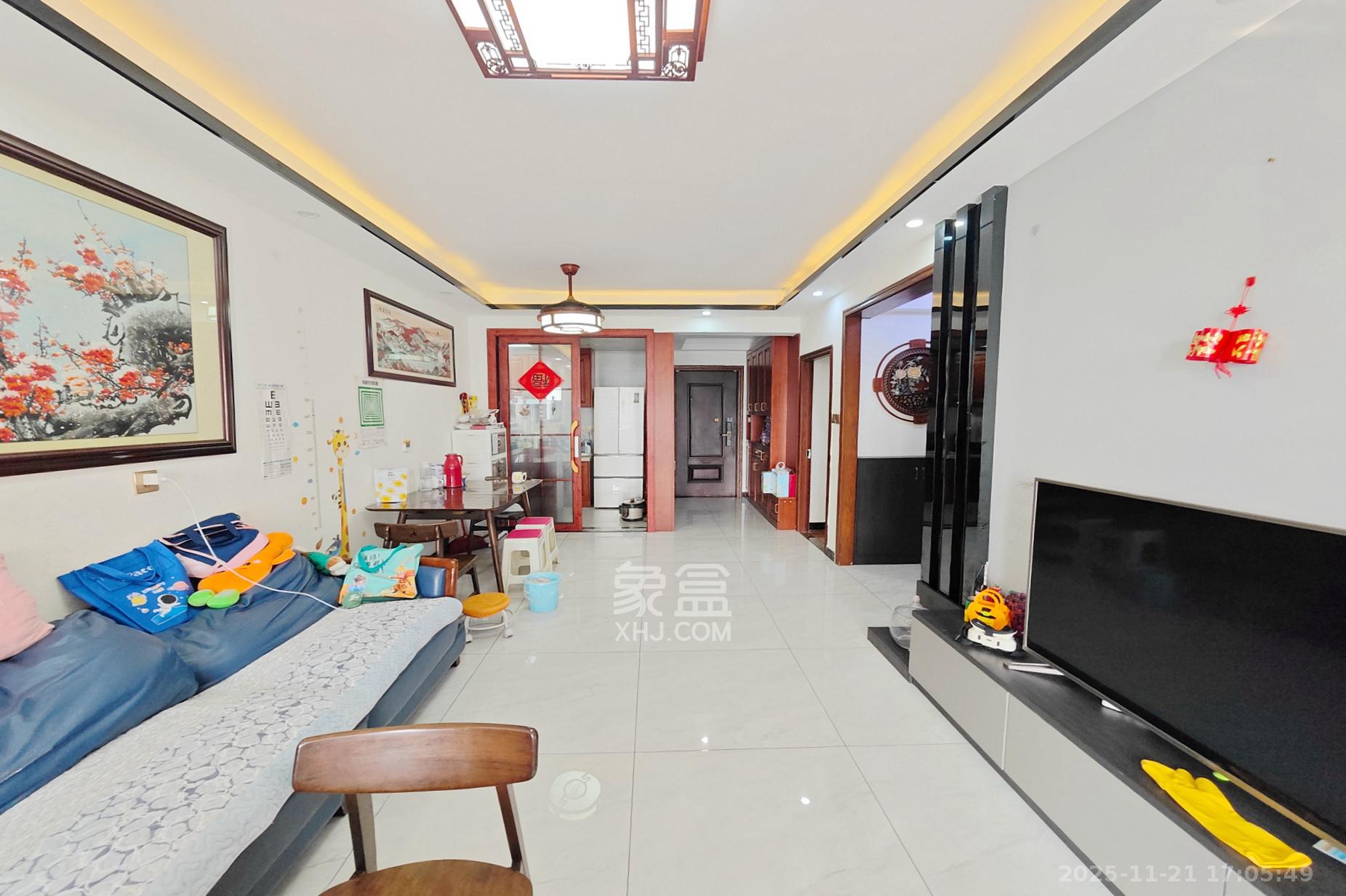 建发中央悦府 3室2厅2卫 126.0万 建发中央悦府 3室2厅2卫 126.0万客厅