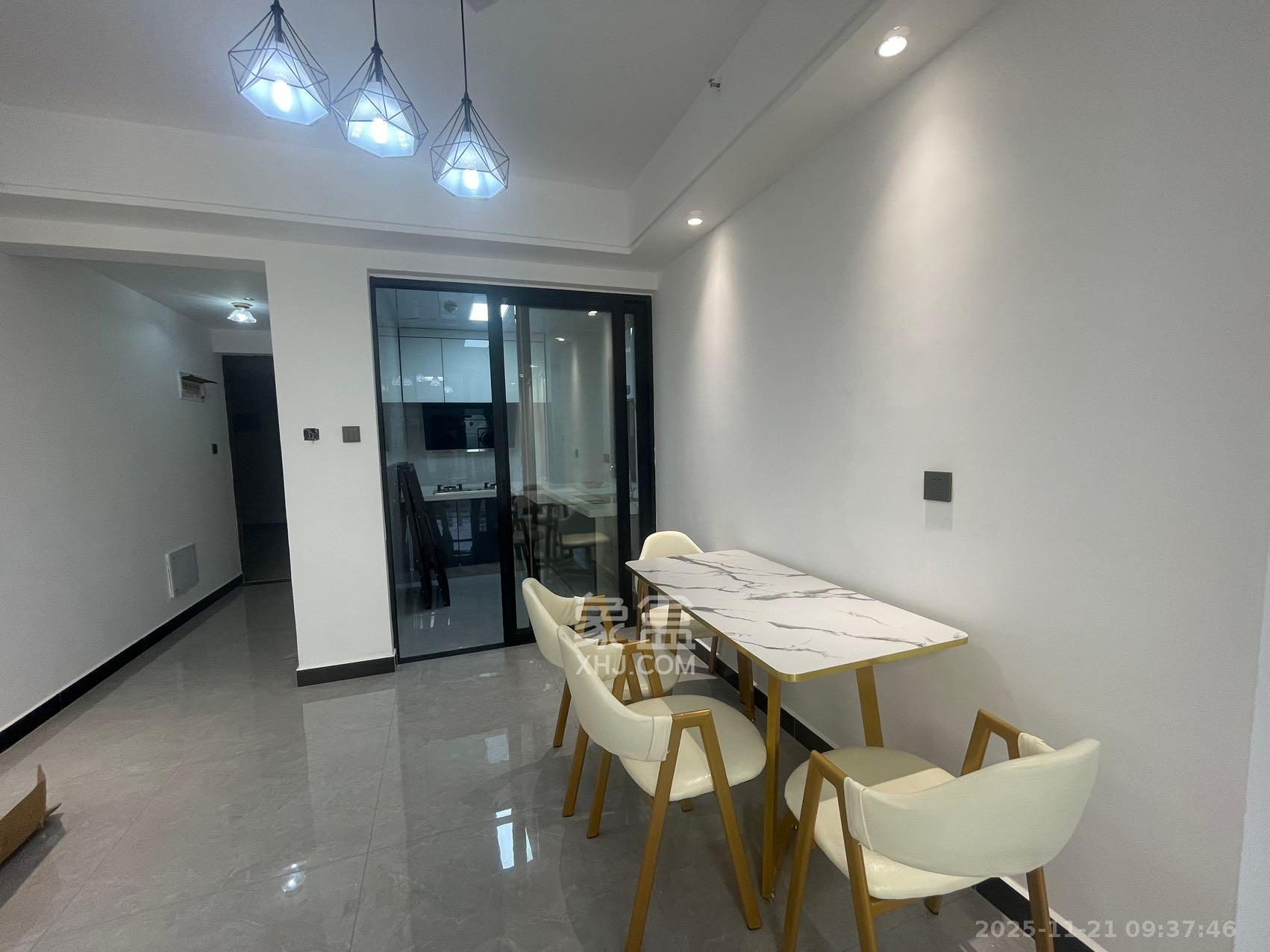 阳光城尚东湾愉景苑 3室2厅1卫 2300.0元/月 阳光城尚东湾愉景苑 3室2厅1卫 2300.0元/月室内图