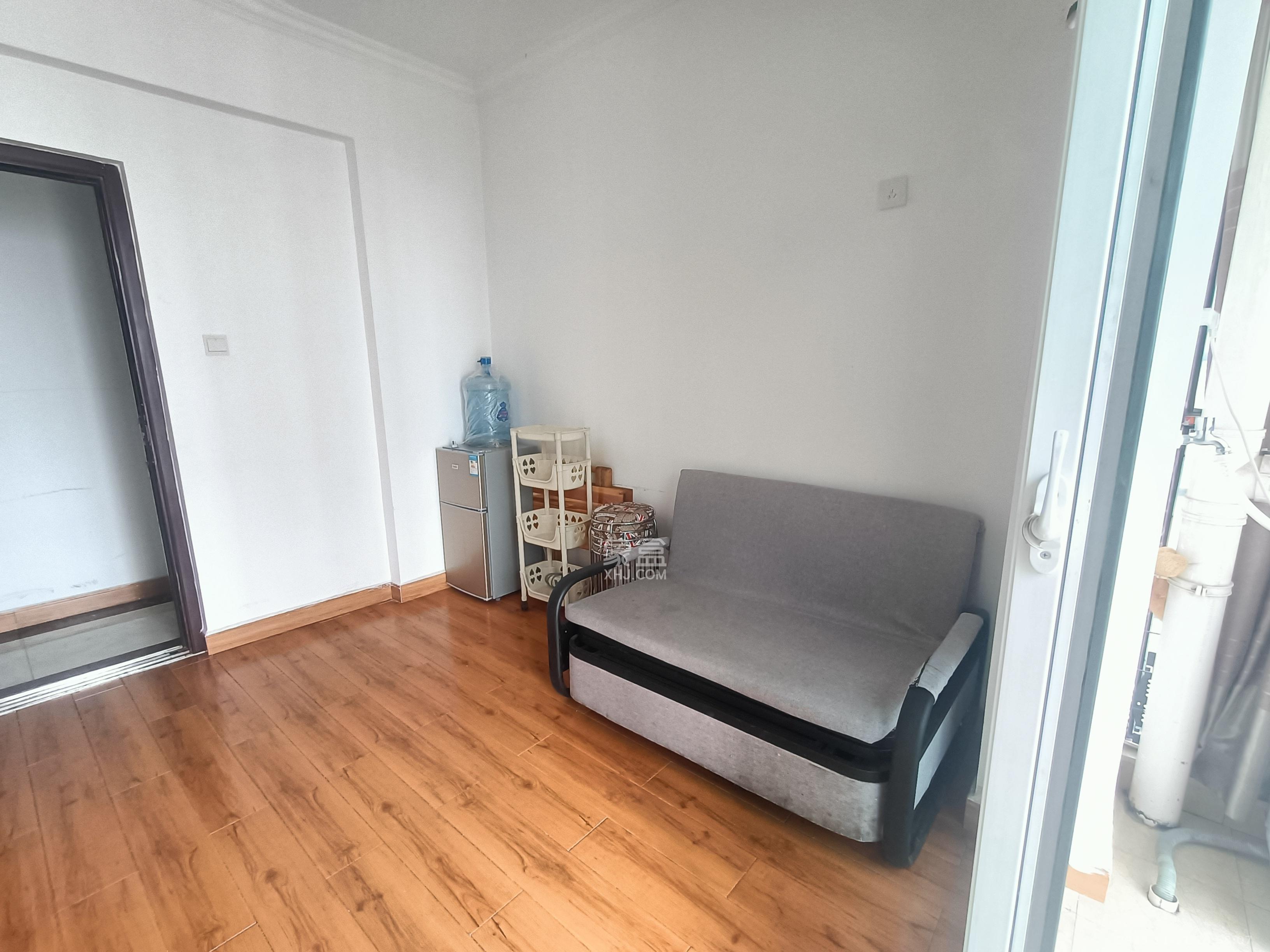 和悦城(蟠龙景苑)  1室1厅1卫    1000.0元/月