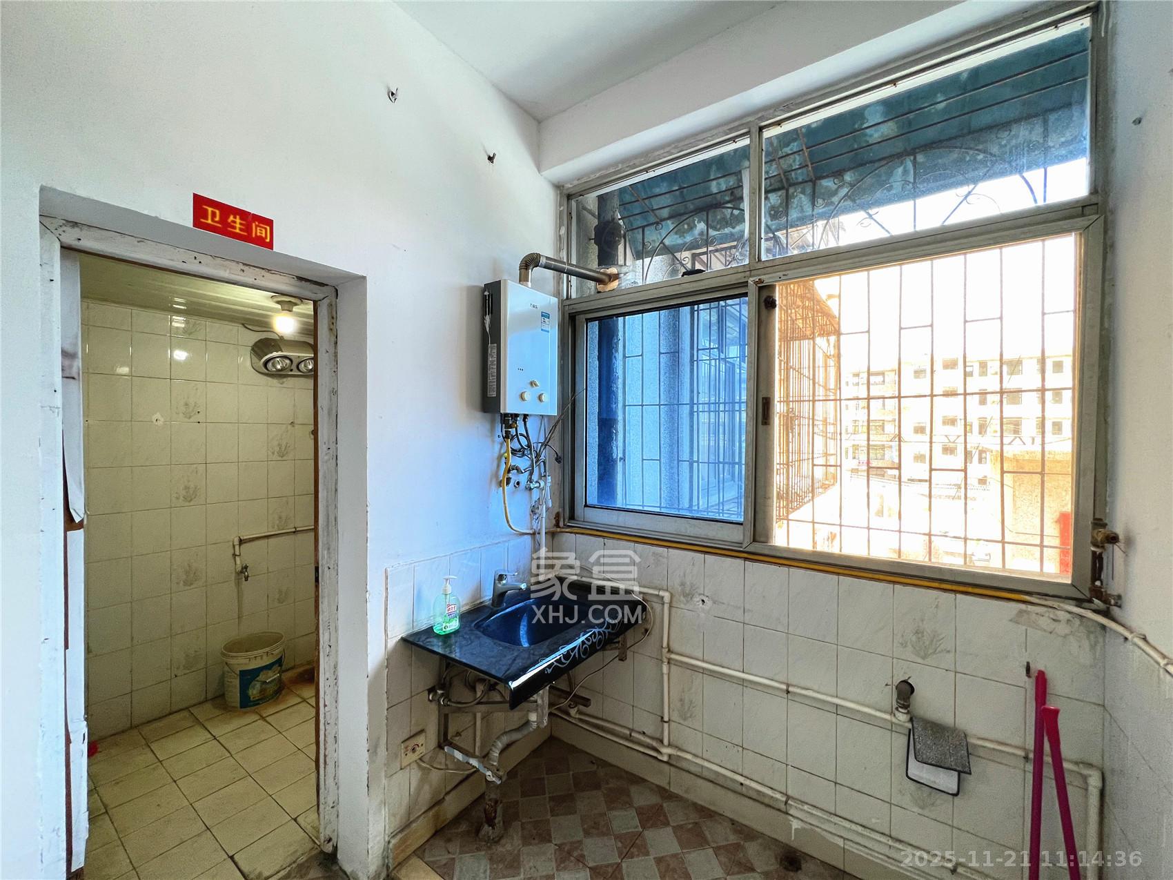 省军区宿舍  3室2厅1卫    2700.0元/月室内图