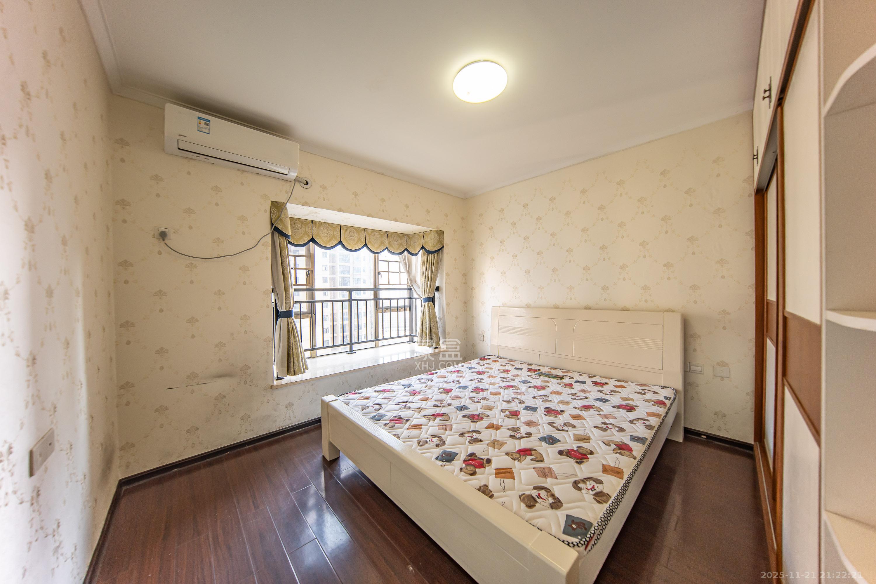 江山帝景哈佛  3室2厅2卫    85.0万卧室