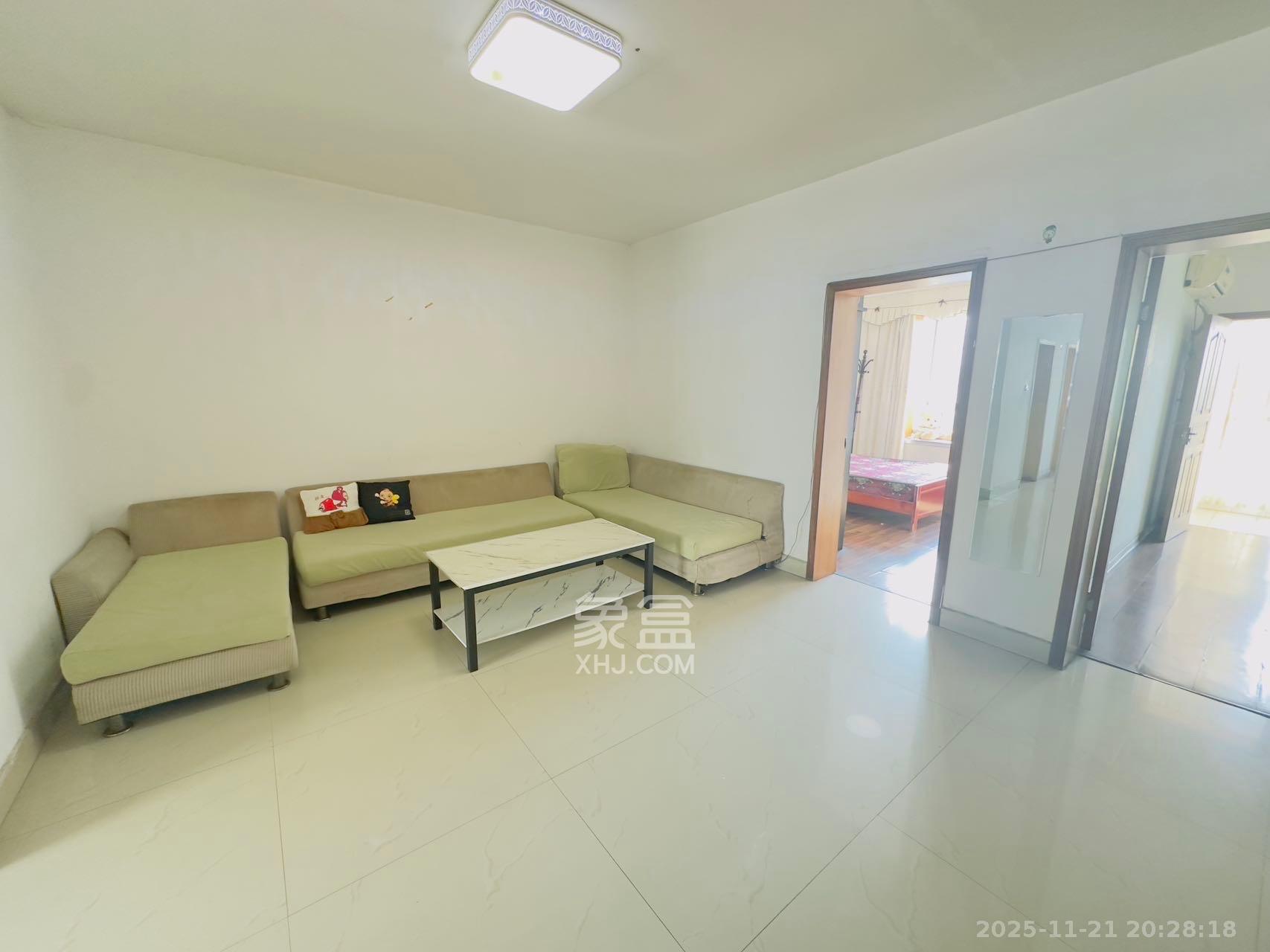 中南汽车世界  2室2厅1卫    1000.0元/月