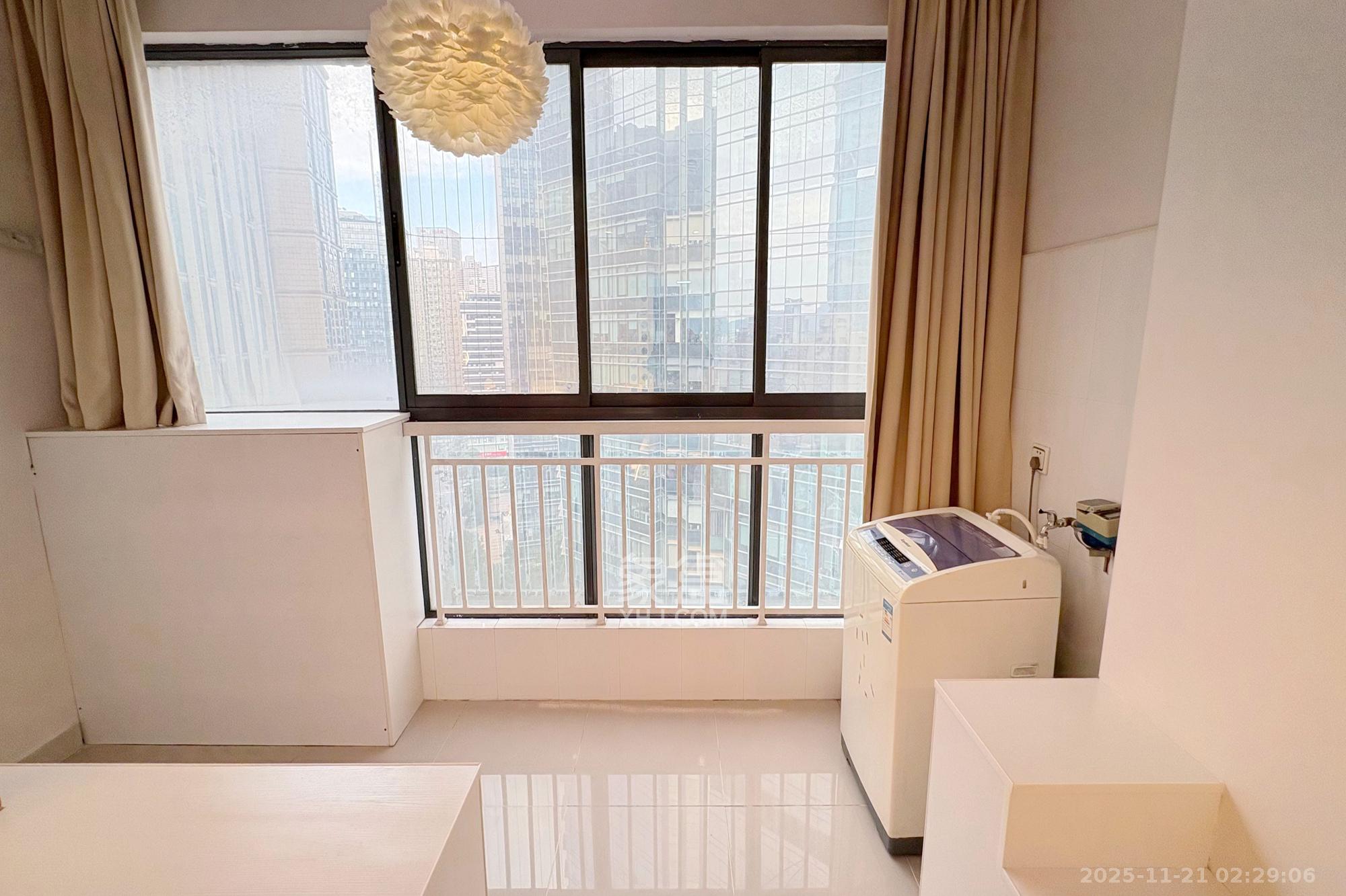 七彩丽都 1室1厅1卫 55.0万 七彩丽都 1室1厅1卫 55.0万阳台