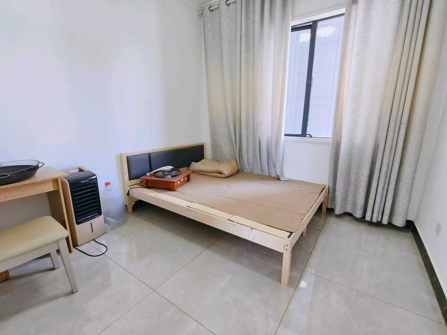 泊富广场  3室2厅1卫    68.0万客厅