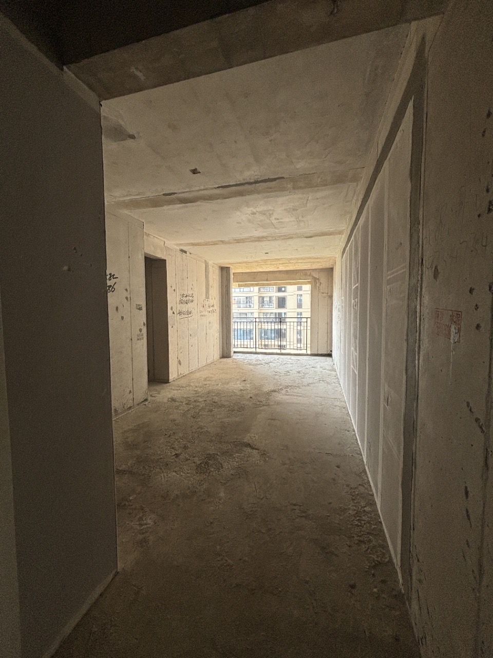 湘中府央玺  4室2厅2卫    73.8万