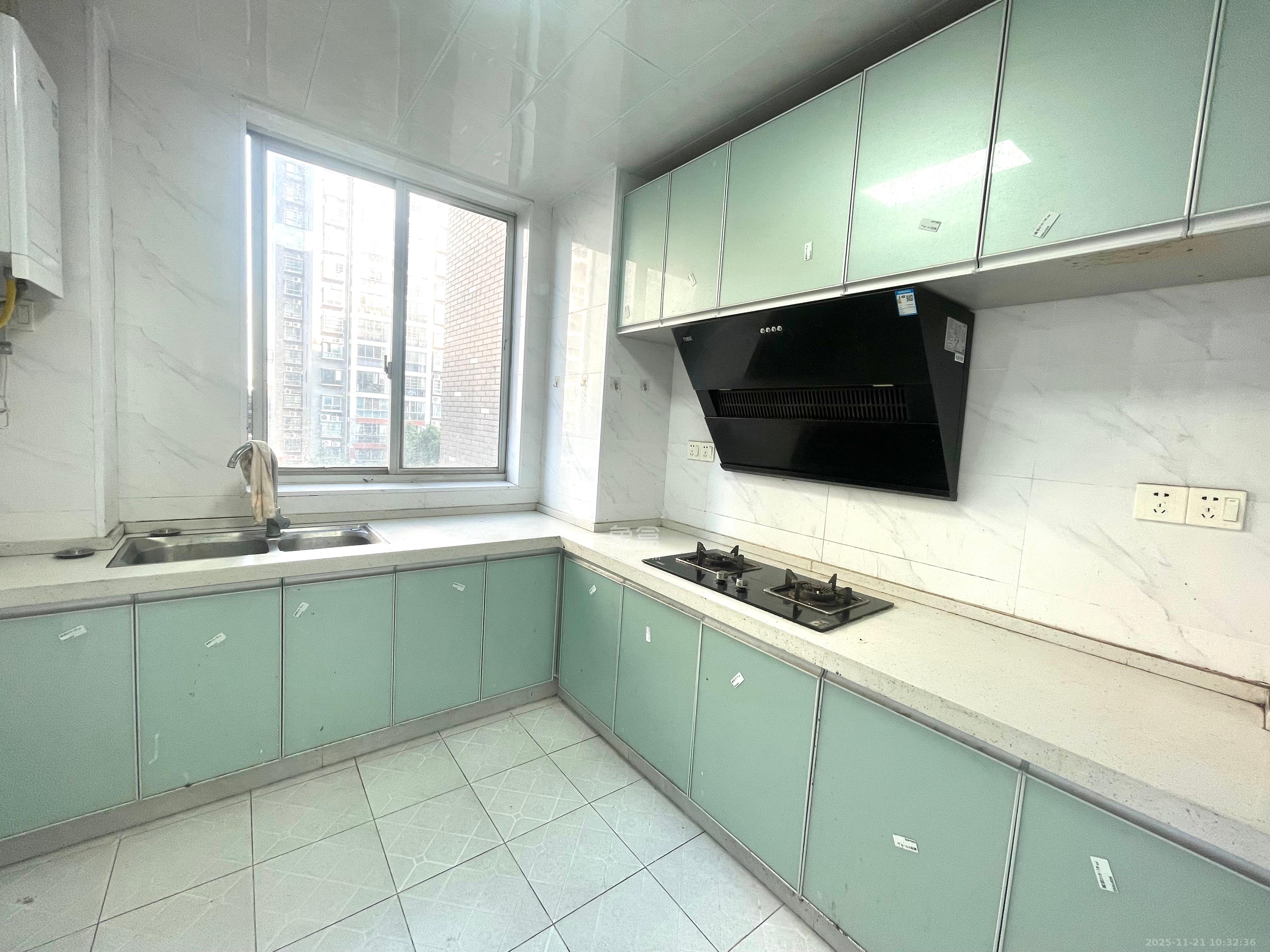 湘楚家园  3室2厅2卫    1500.0元/月室内图