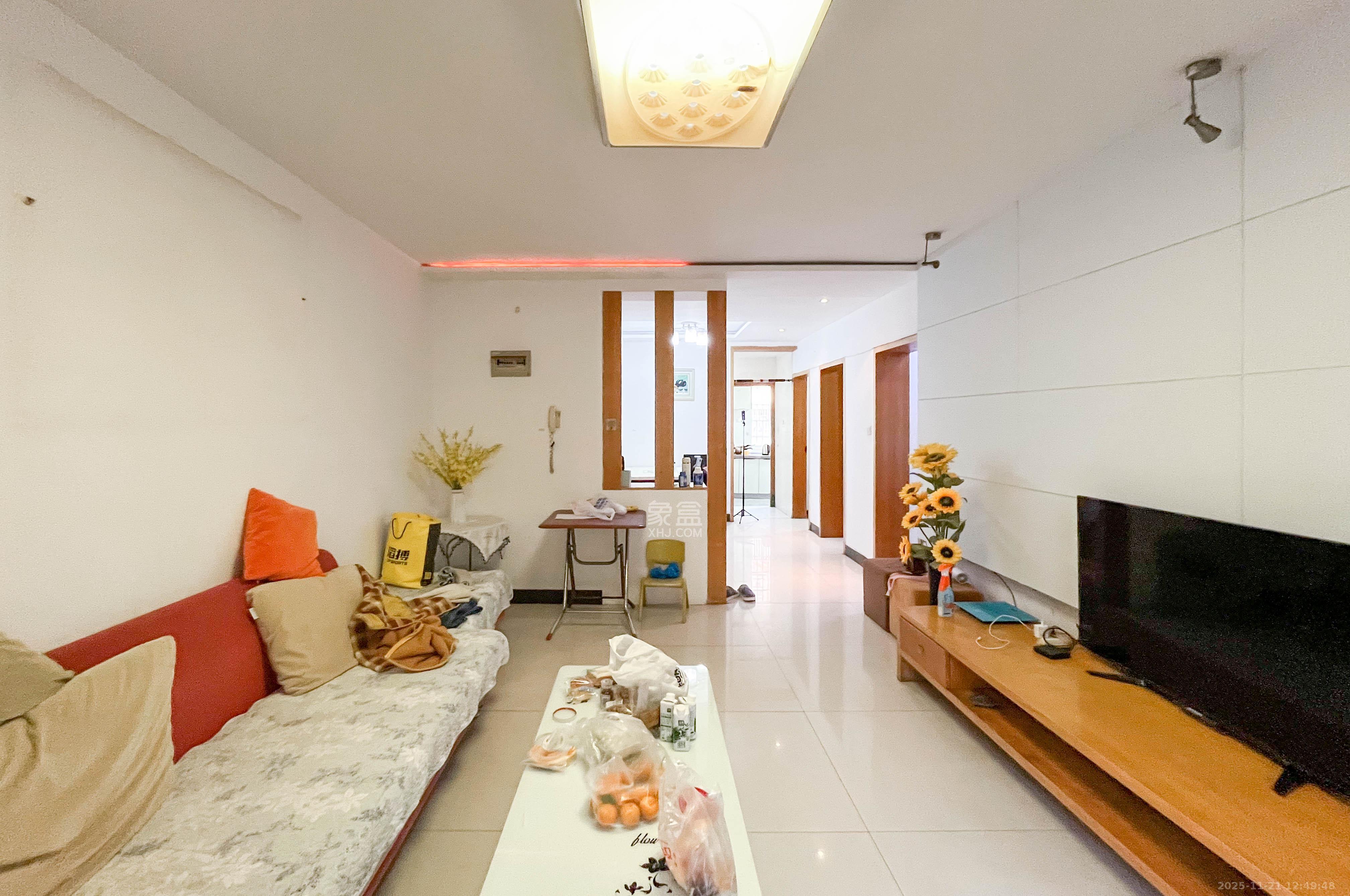 老灯泡厂宿舍(啤酒厂宿舍) 3室2厅1卫 68.0万 老灯泡厂宿舍(啤酒厂宿舍) 3室2厅1卫 68.0万客厅