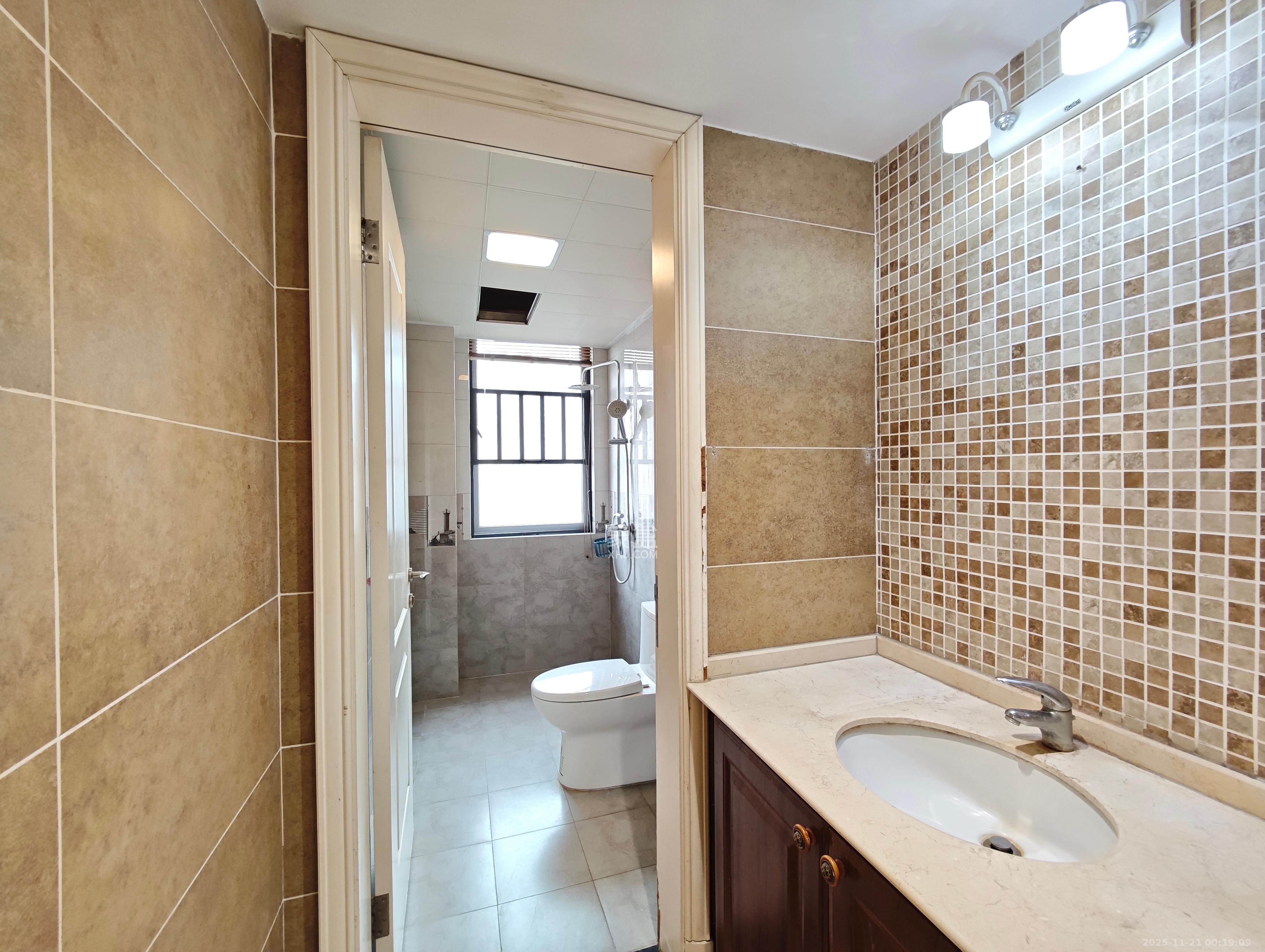 保利城（中航城国际社区、郡原美村）  3室2厅2卫    80.0万卫生间