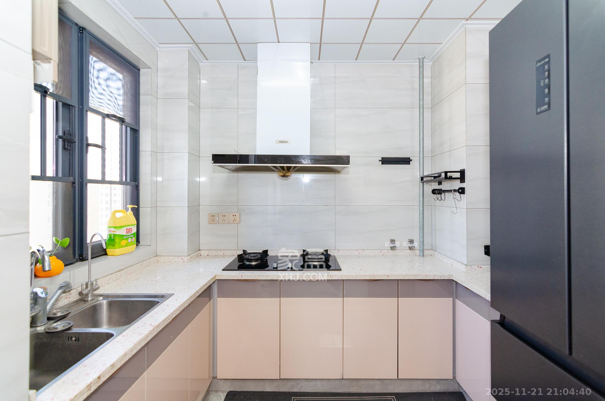 中粮鸿云  3室2厅2卫    81.8万厨房