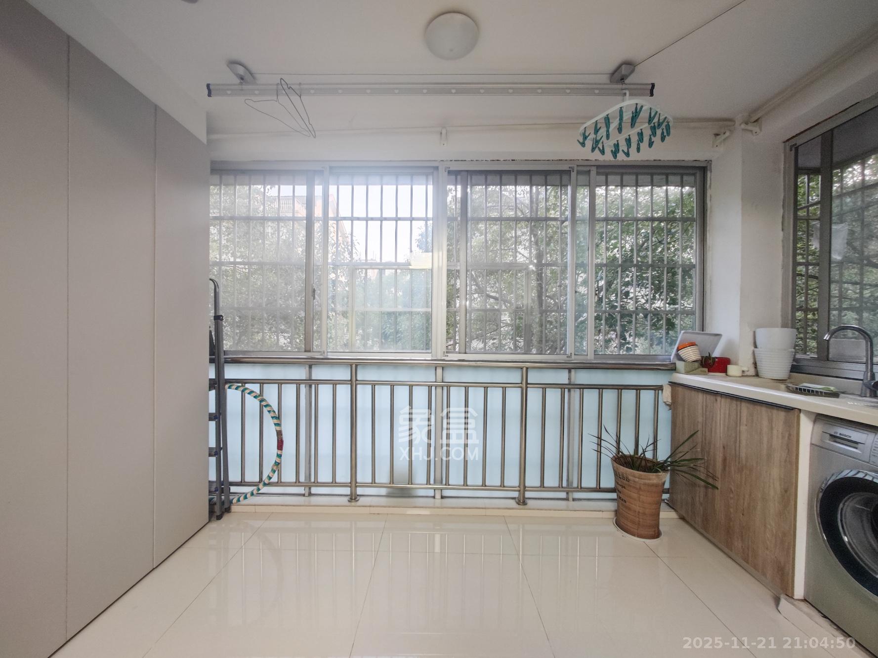 鄱阳小区  2室2厅1卫    48.0万阳台