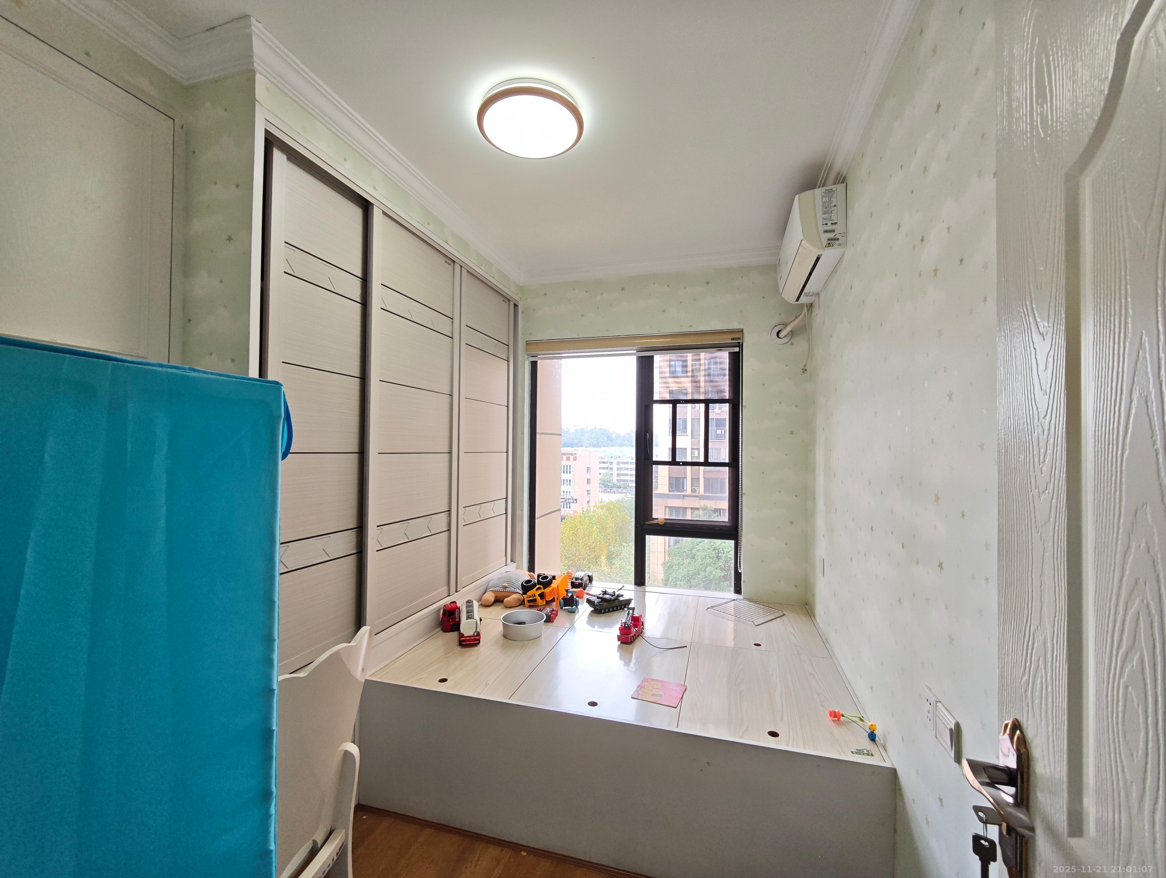 保利城(中航城国际社区、郡原美村) 4室2厅2卫 88.0万 保利城(中航城国际社区、郡原美村) 4室2厅2卫 88.0万卧室