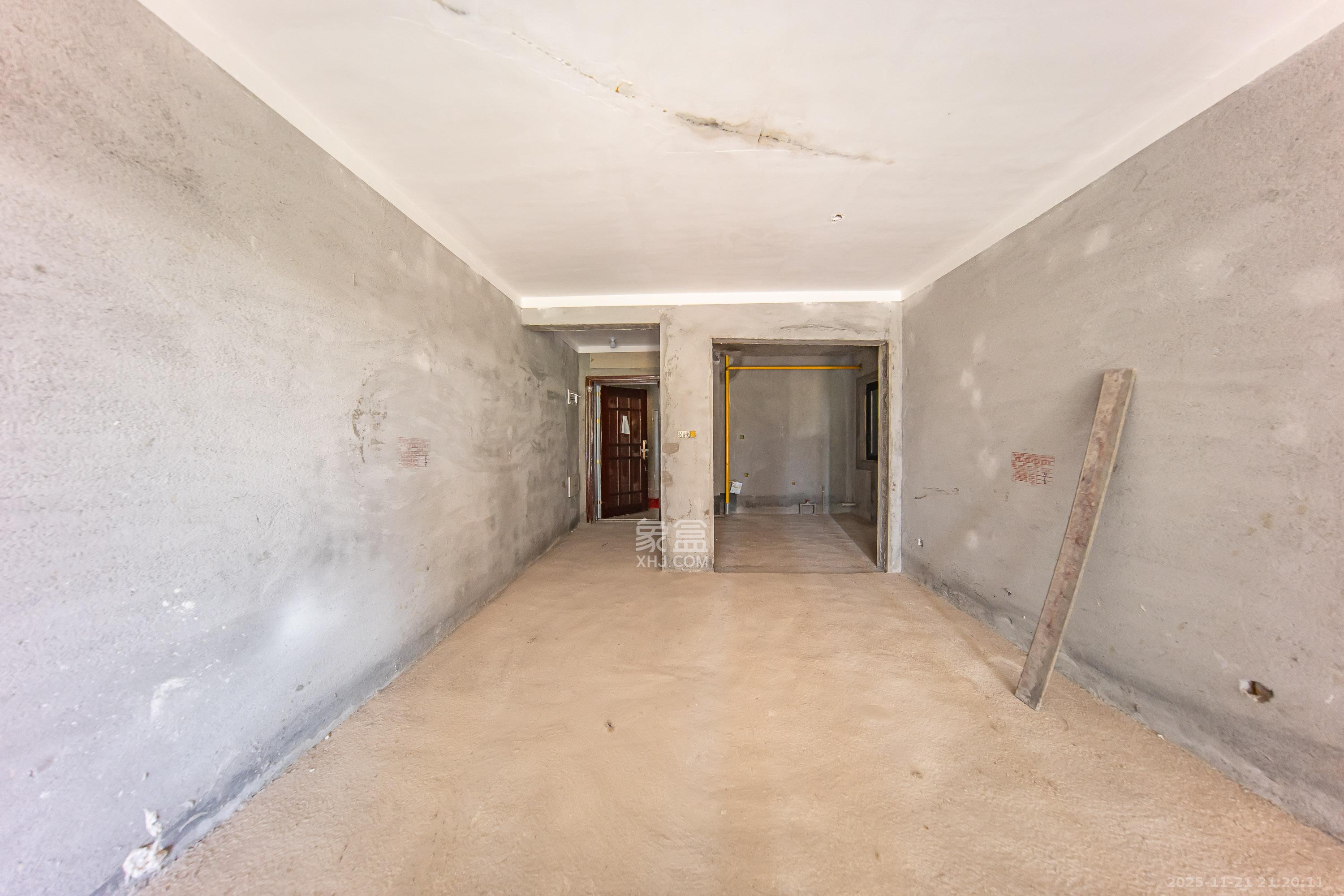 梦想滨江左岸  4室2厅2卫    100.0万客厅