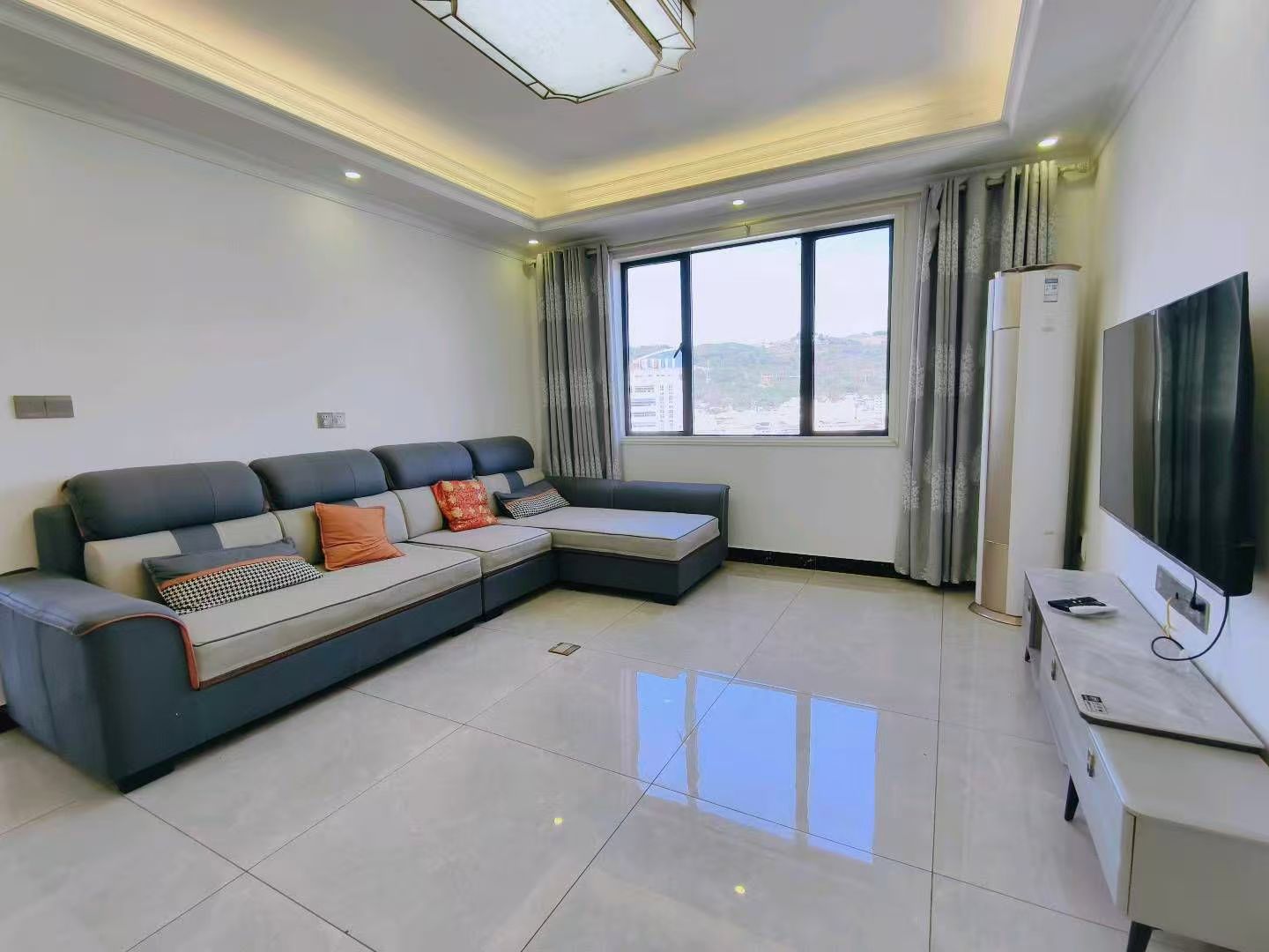 泊富广场 3室2厅1卫 68.0万 泊富广场 3室2厅1卫 68.0万客厅