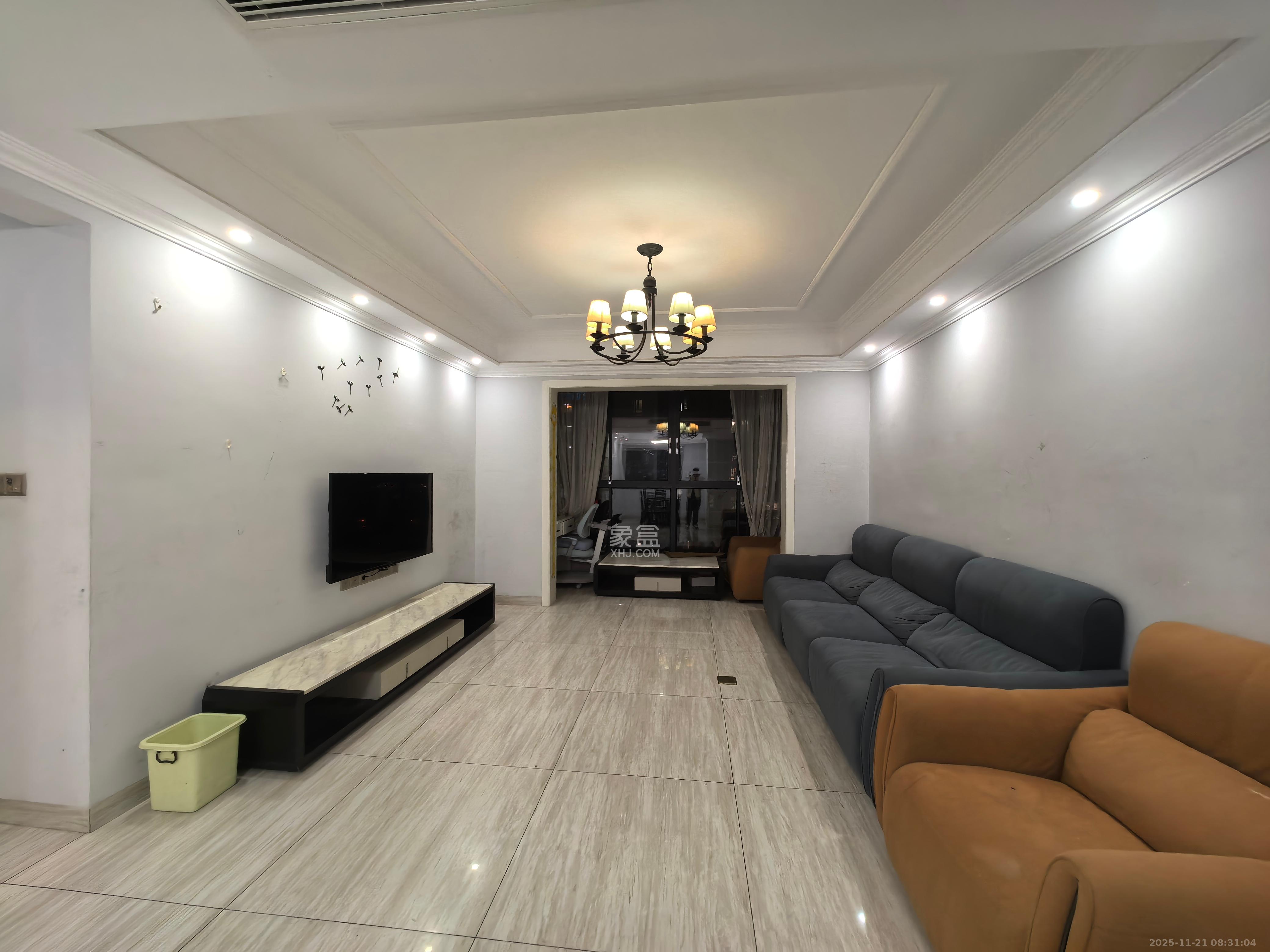 深业睿城  3室2厅2卫    2400.0元/月