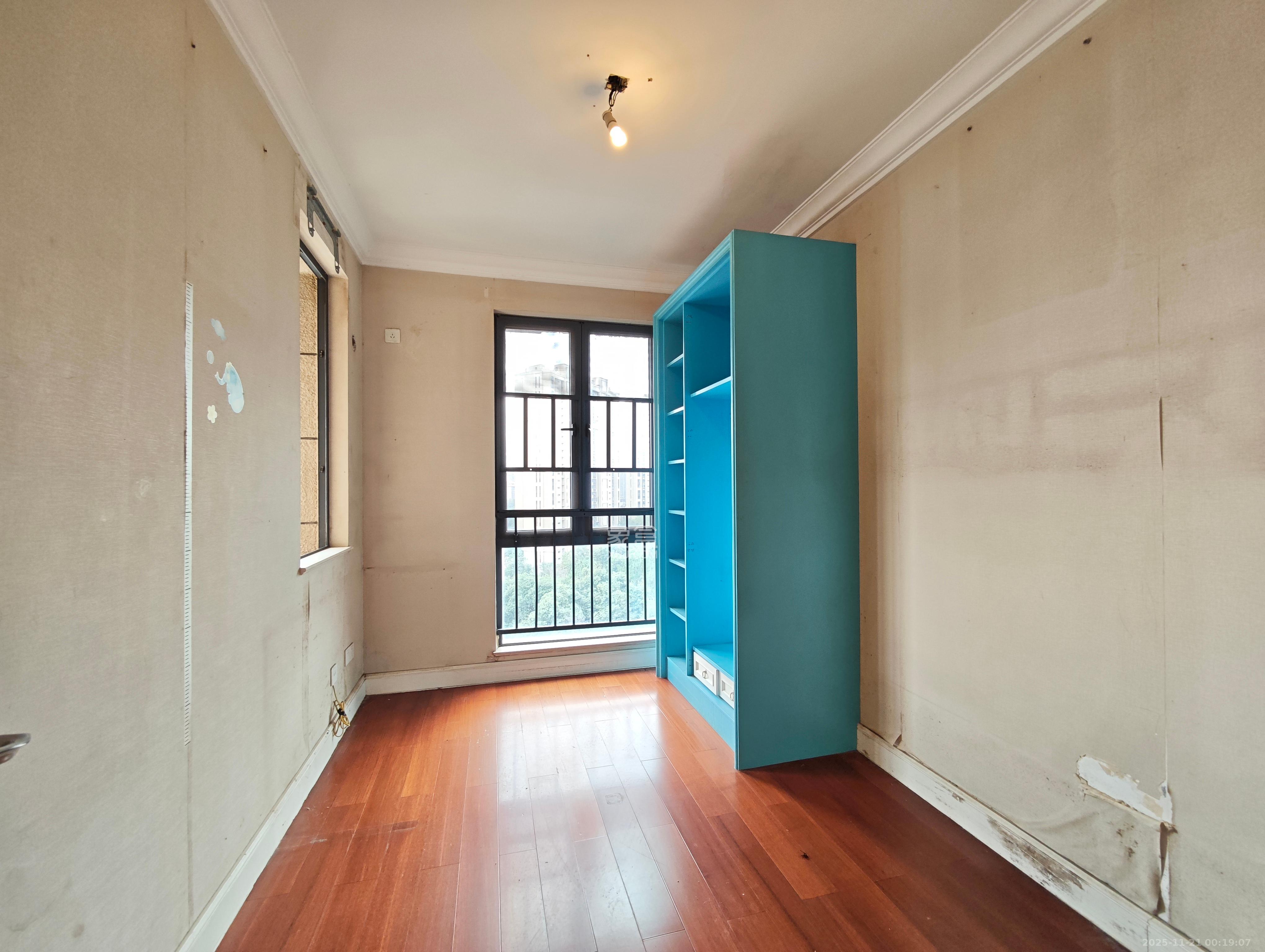 保利城(中航城国际社区、郡原美村) 3室2厅2卫 80.0万 保利城(中航城国际社区、郡原美村) 3室2厅2卫 80.0万卧室