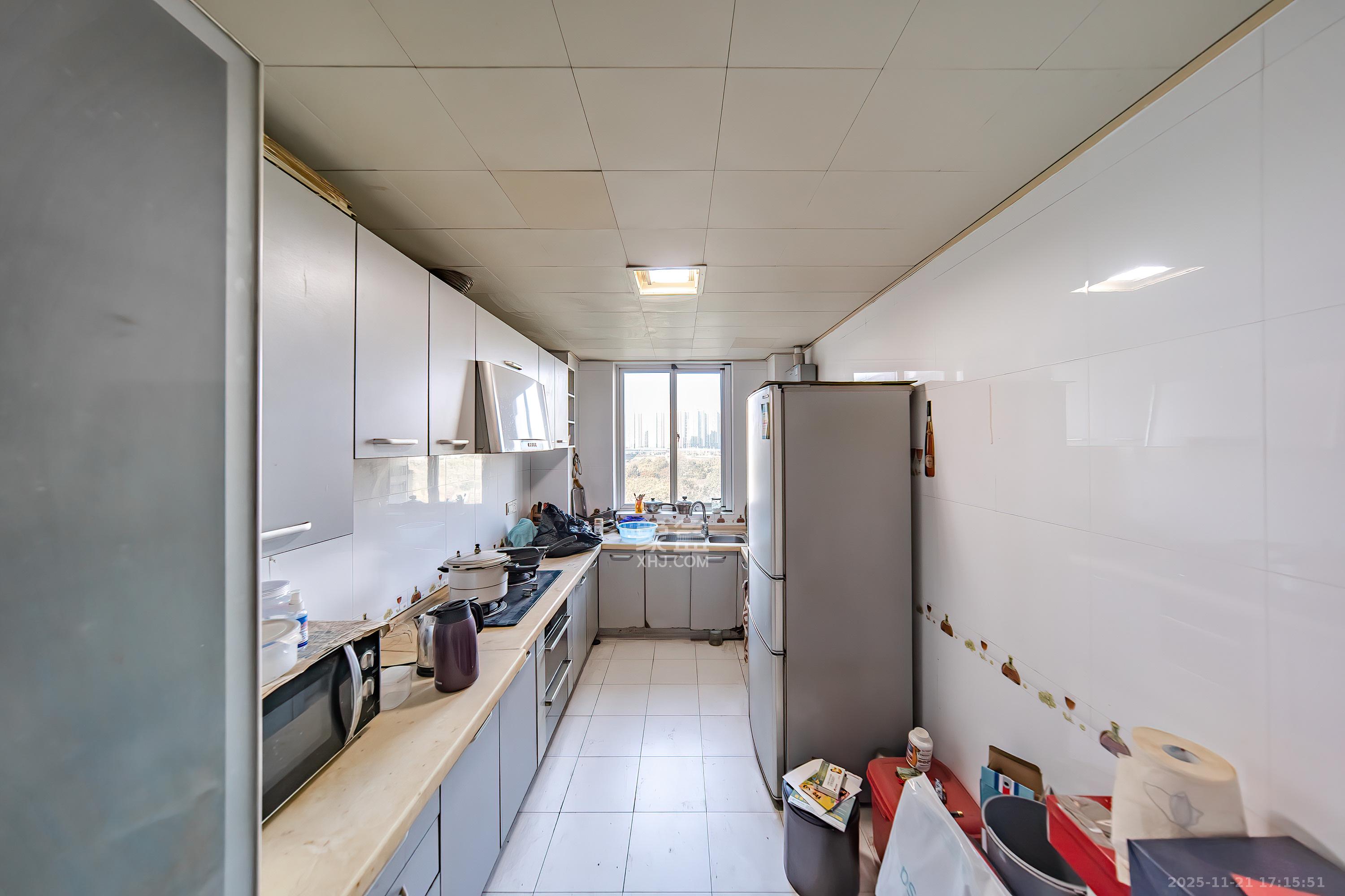 左岸春天  3室2厅2卫    98.0万厨房