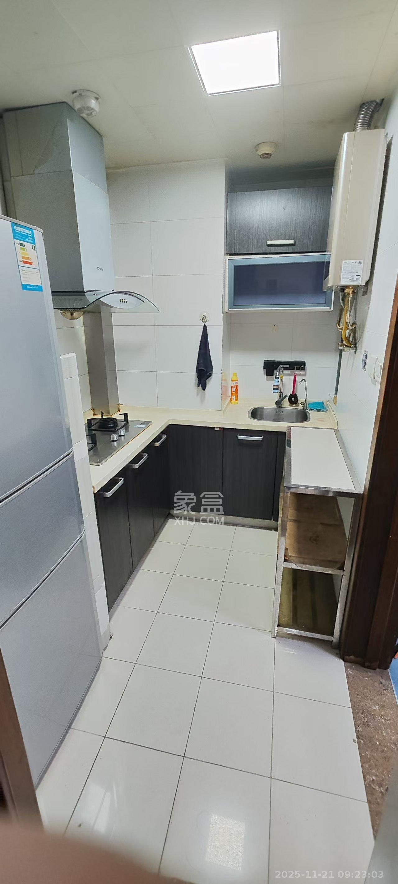 藏珑湖上国际花园 1室1厅1卫 1700.0元/月 藏珑湖上国际花园 1室1厅1卫 1700.0元/月室内图