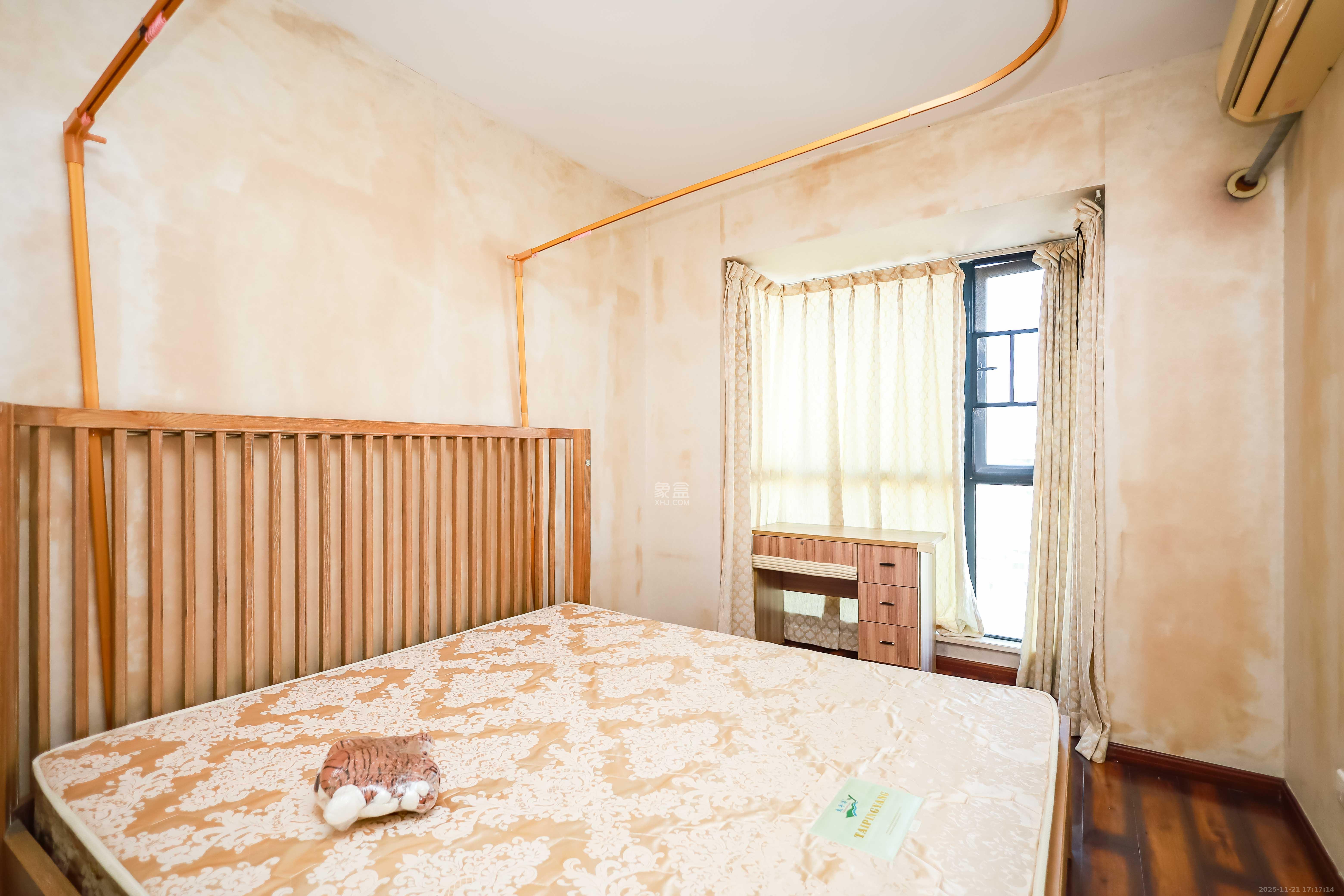 永祺西京  4室2厅2卫    180.0万卧室