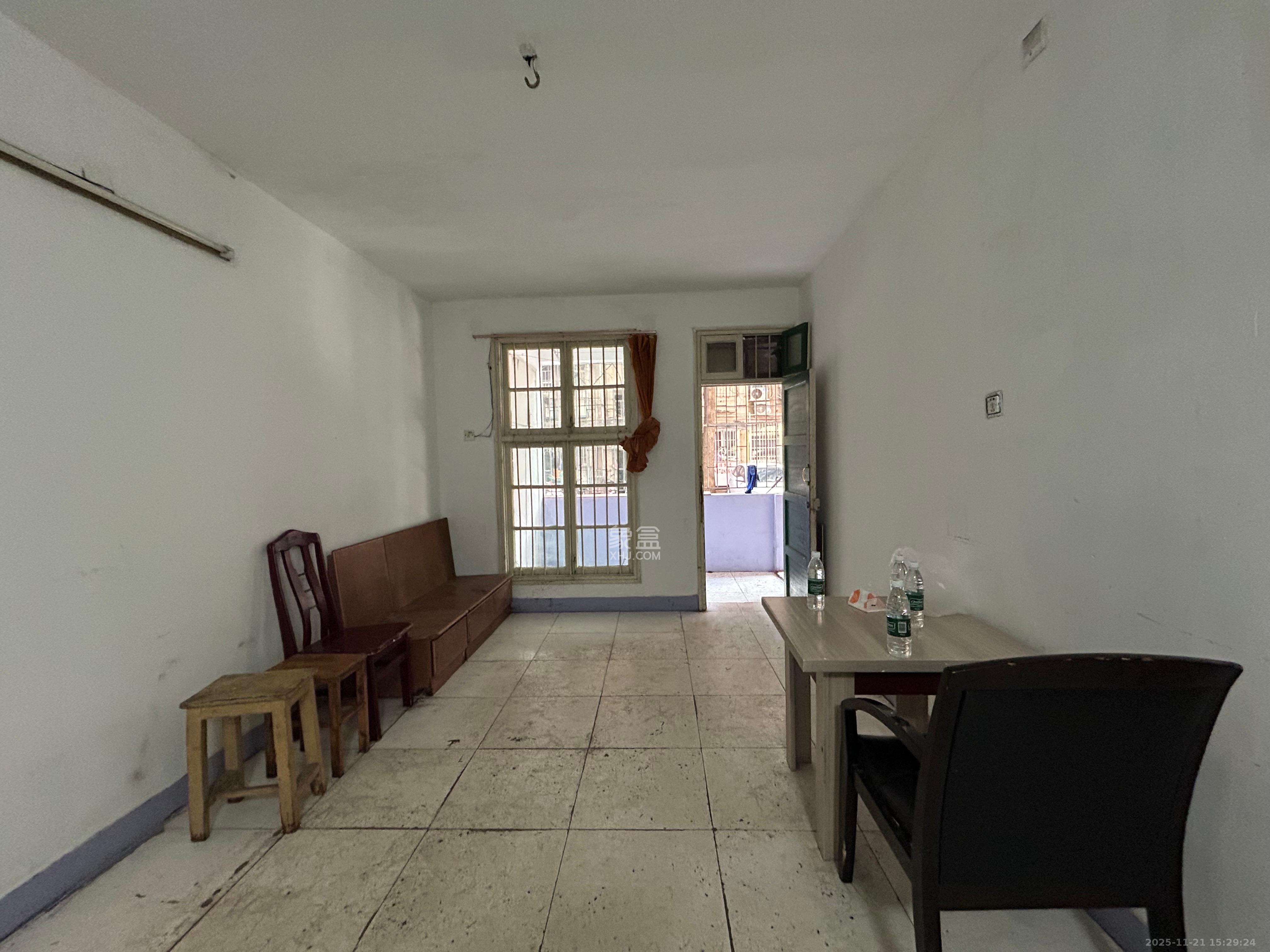 新兴小区（杨家山社区）  2室1厅1卫    1300.0元/月