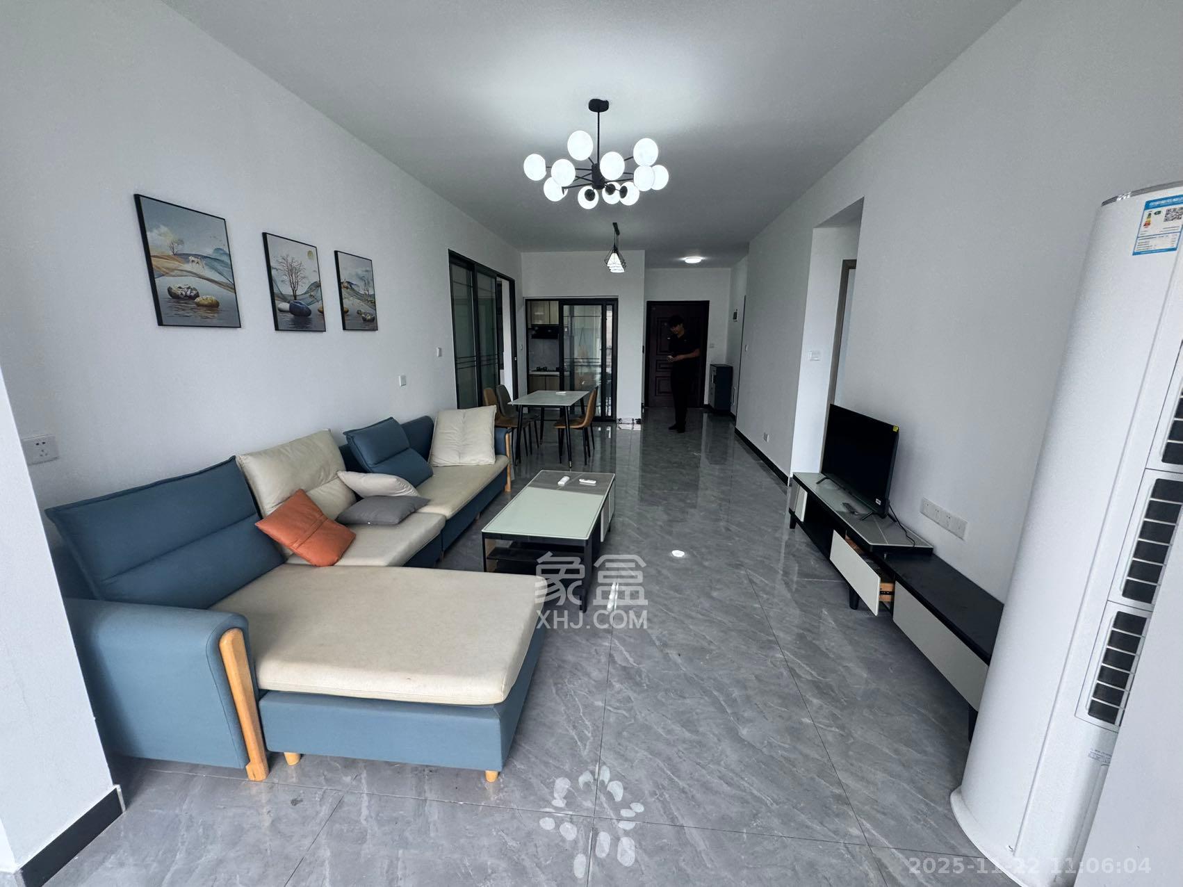 长房东旭国际  3室2厅1卫    2700.0元/月