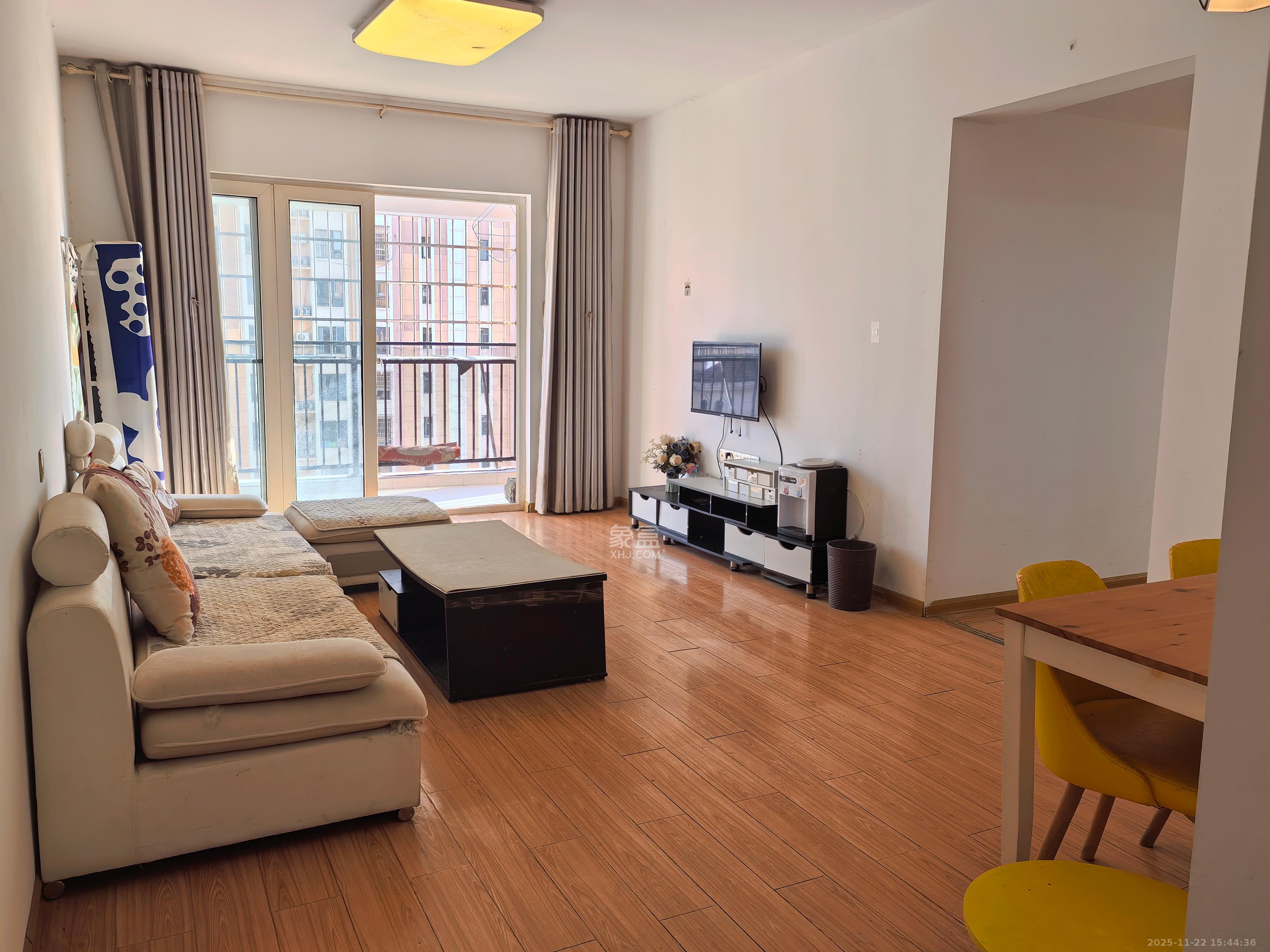 米兰春天  3室2厅1卫    1800.0元/月