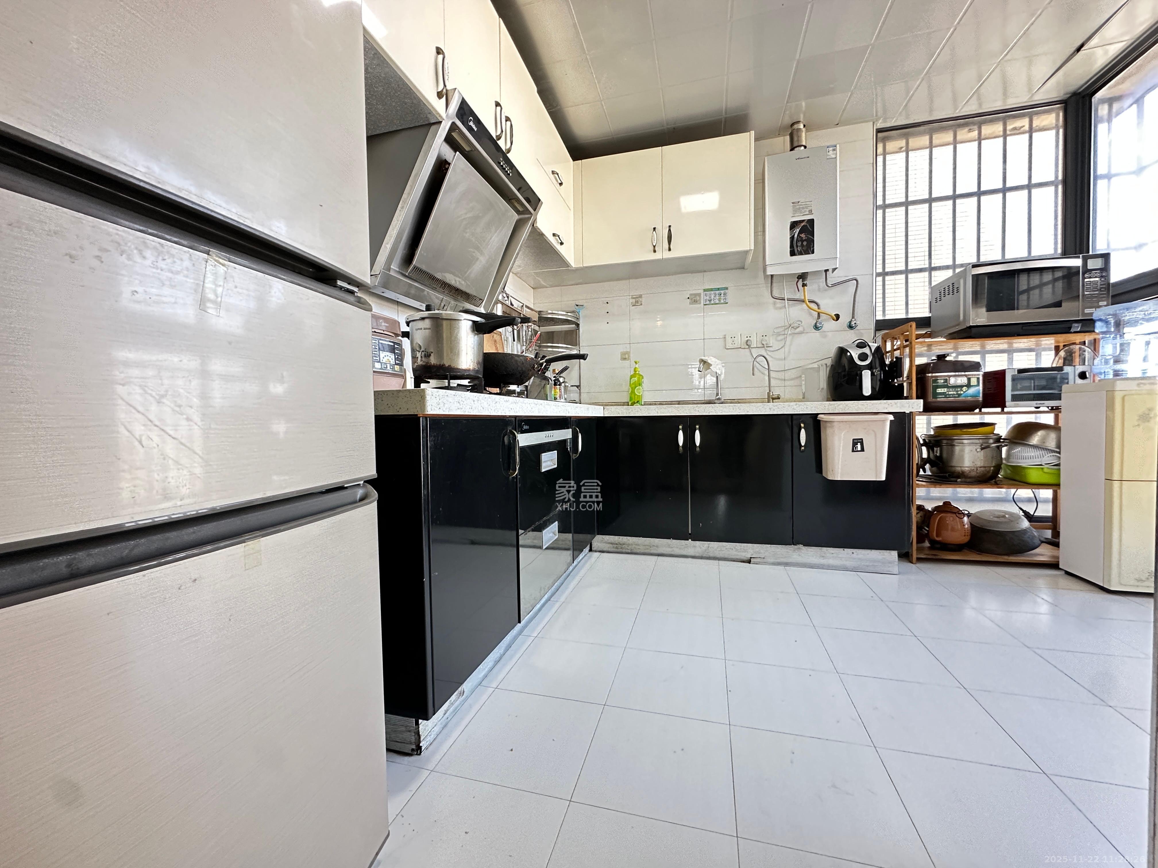 保利麓谷林语C区 3室2厅2卫 2600.0元/月 保利麓谷林语C区 3室2厅2卫 2600.0元/月室内图