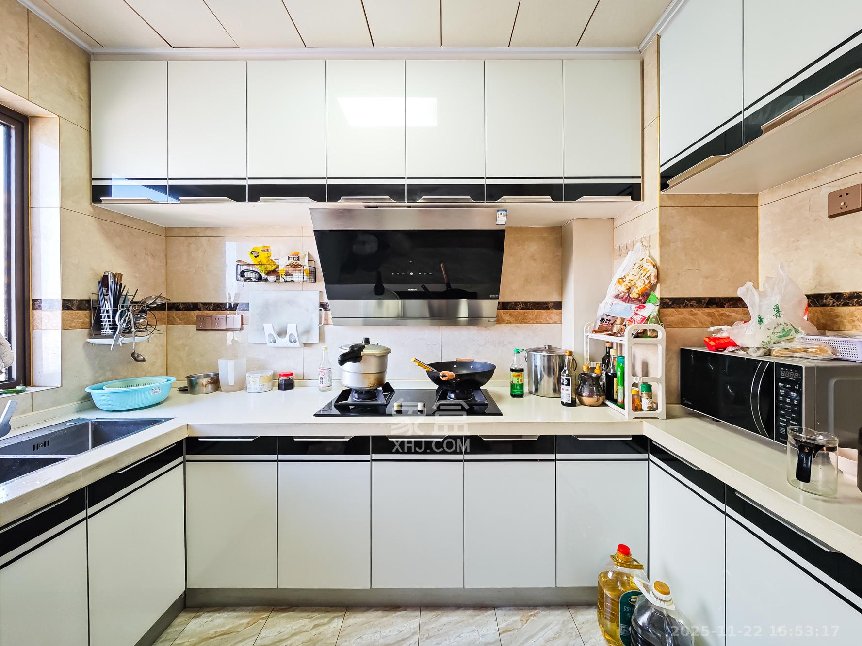 山语城三期  4室2厅2卫    126.0万厨房