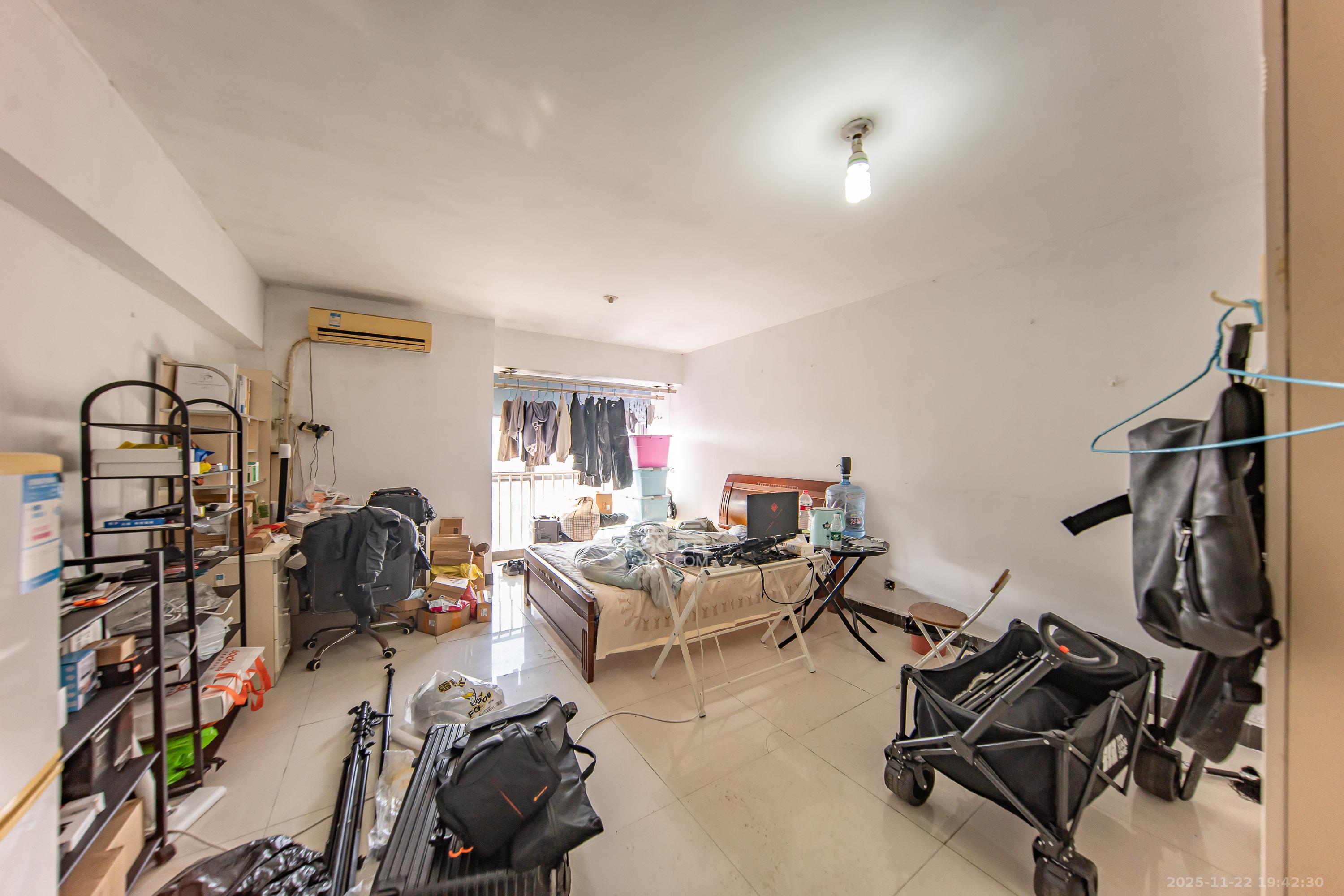 阳光100二期  1室1厅1卫    21.8万卧室