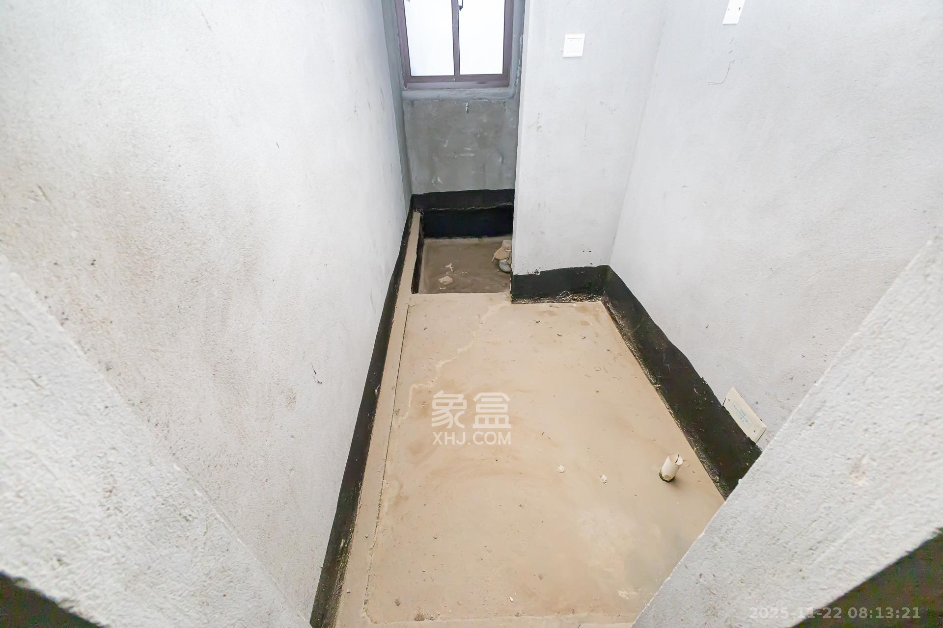 星月绿洲  5室2厅2卫    198.0万卫生间