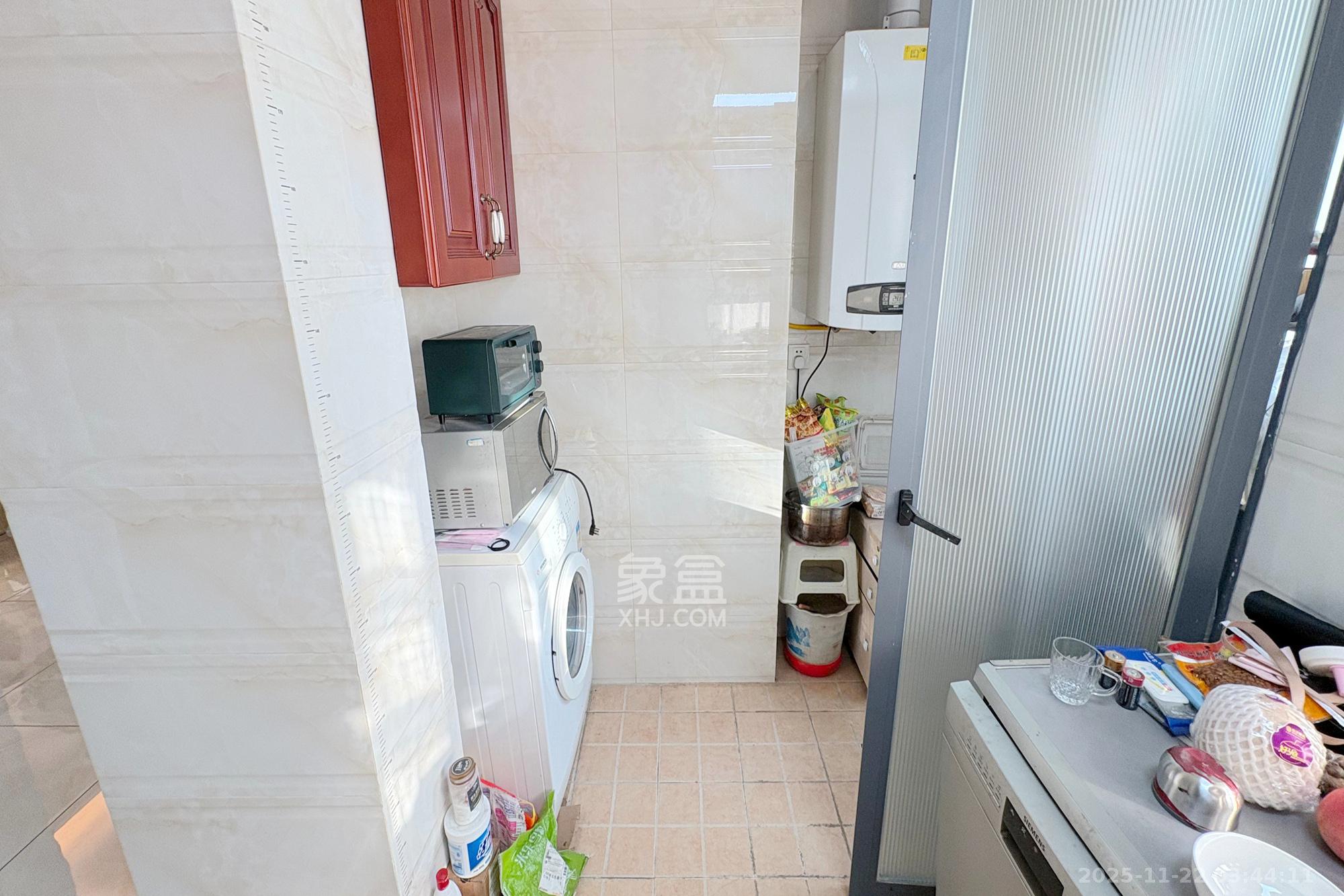 湘域中央 3室2厅2卫 206.0万 湘域中央 3室2厅2卫 206.0万厨房