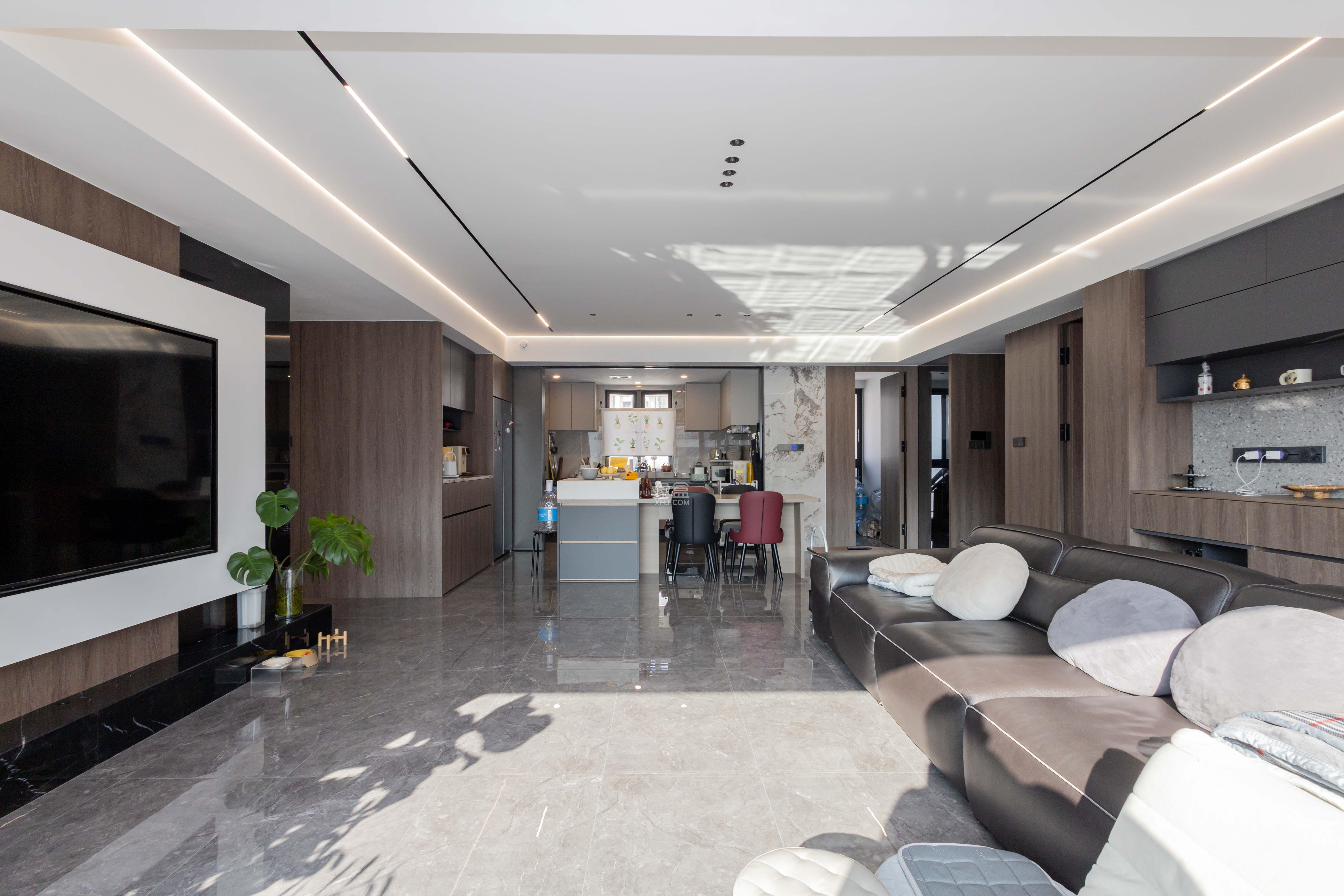 龙湖天璞  4室2厅2卫    268.0万客厅