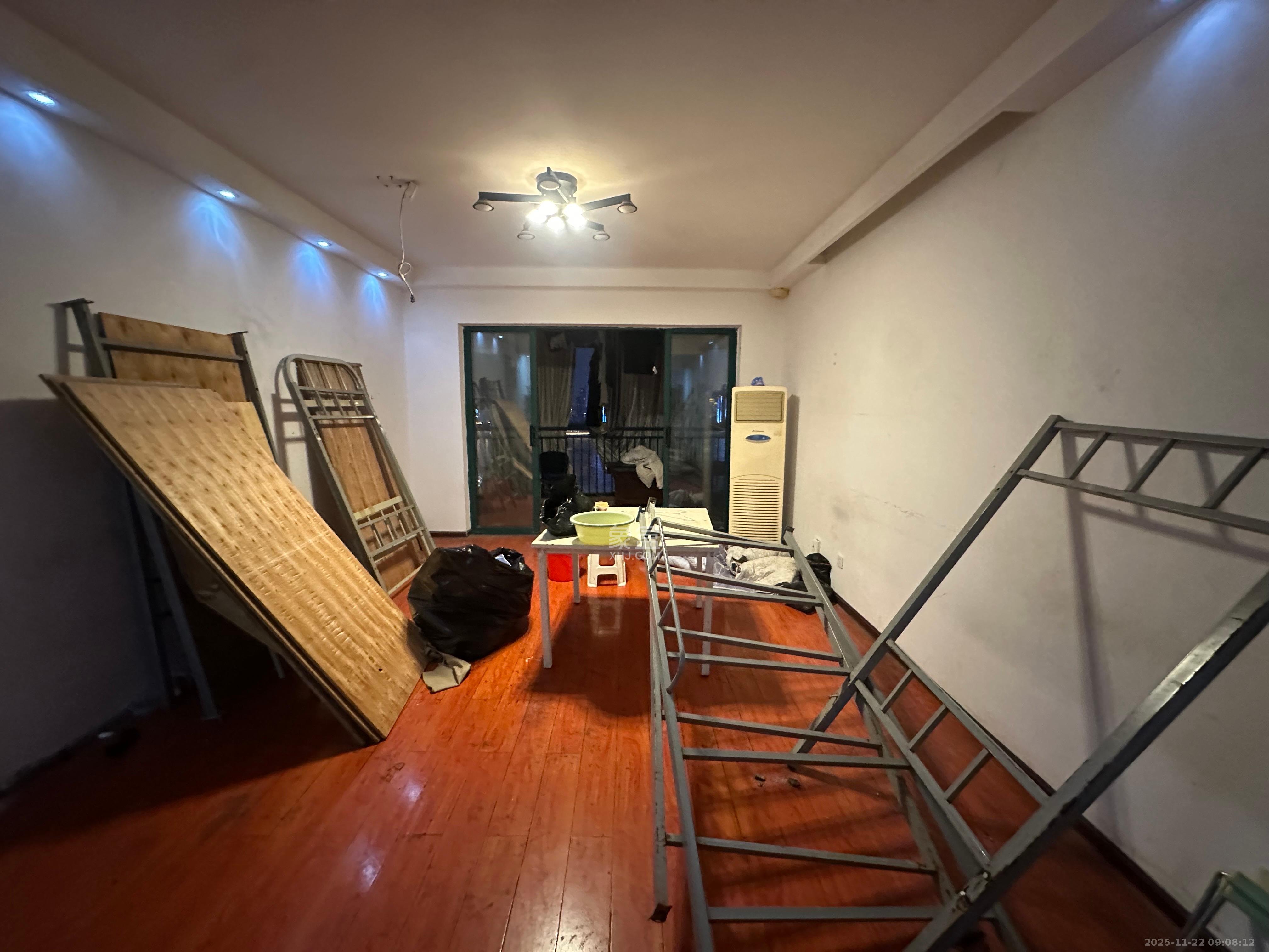 滨江金座 3室2厅2卫 2800.0元/月 滨江金座 3室2厅2卫 2800.0元/月室内图