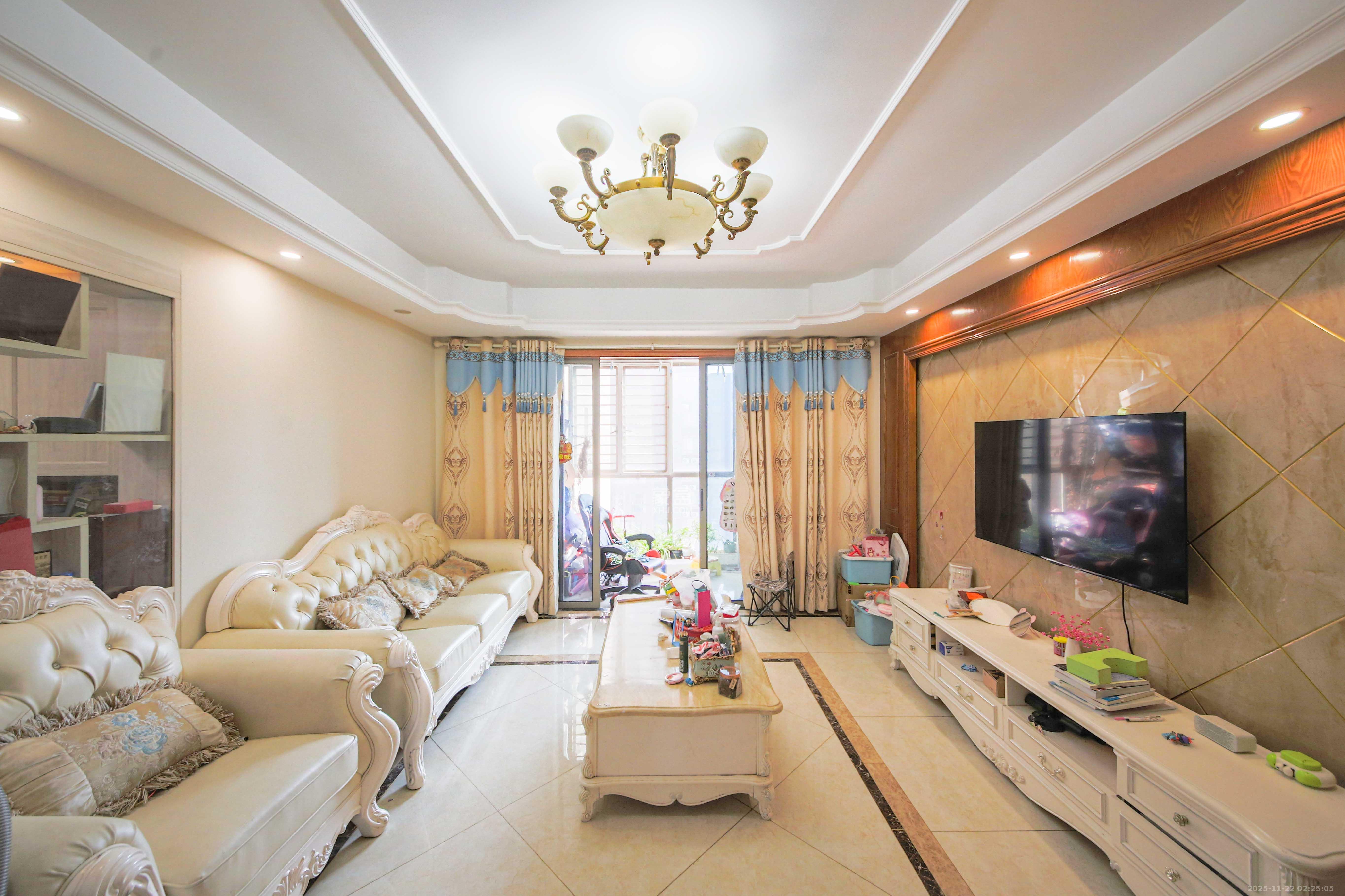 富兴嘉城(富兴汇中央) 3室2厅2卫 118.0万 富兴嘉城(富兴汇中央) 3室2厅2卫 118.0万客厅