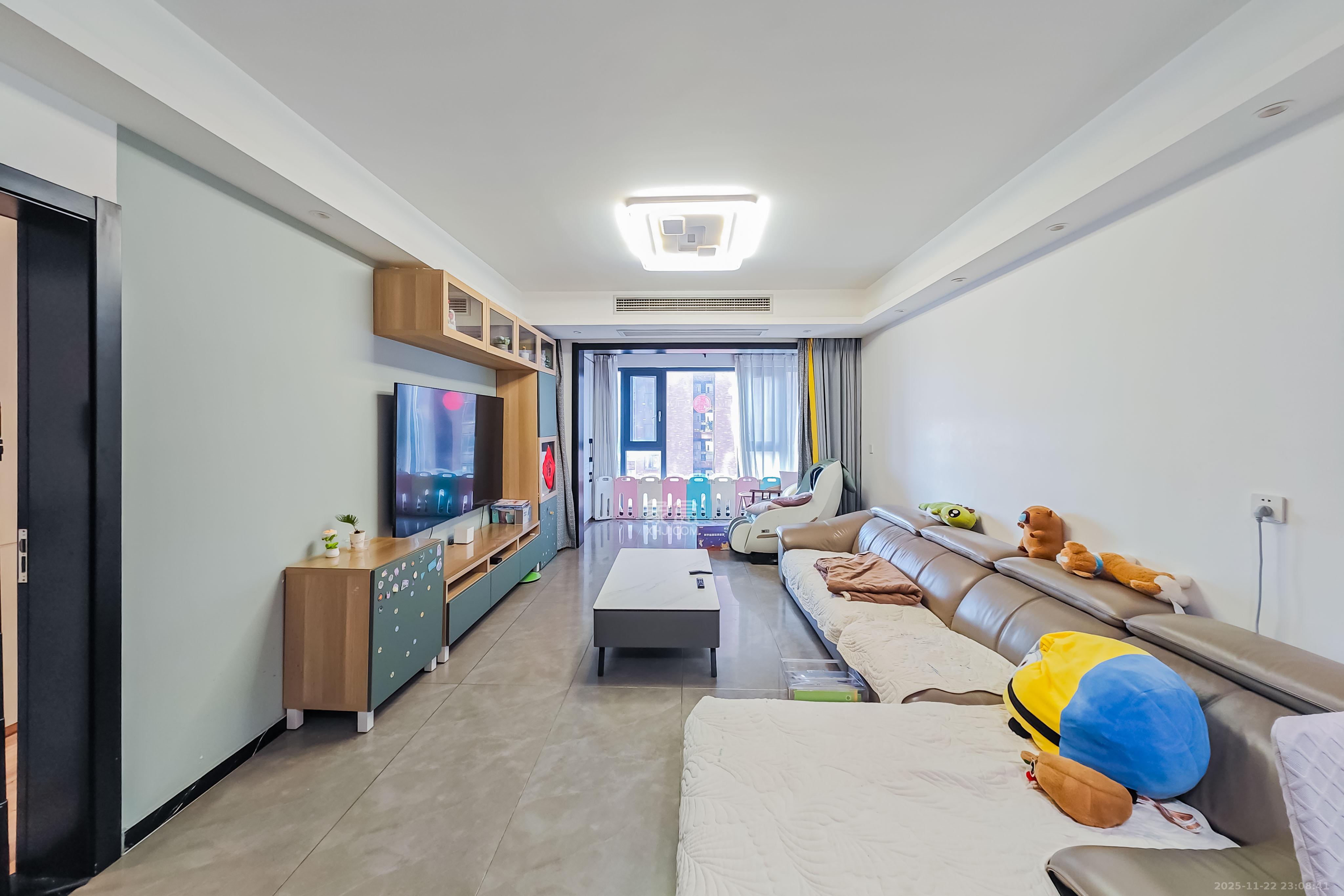 半山壹号  3室2厅2卫    135.0万客厅