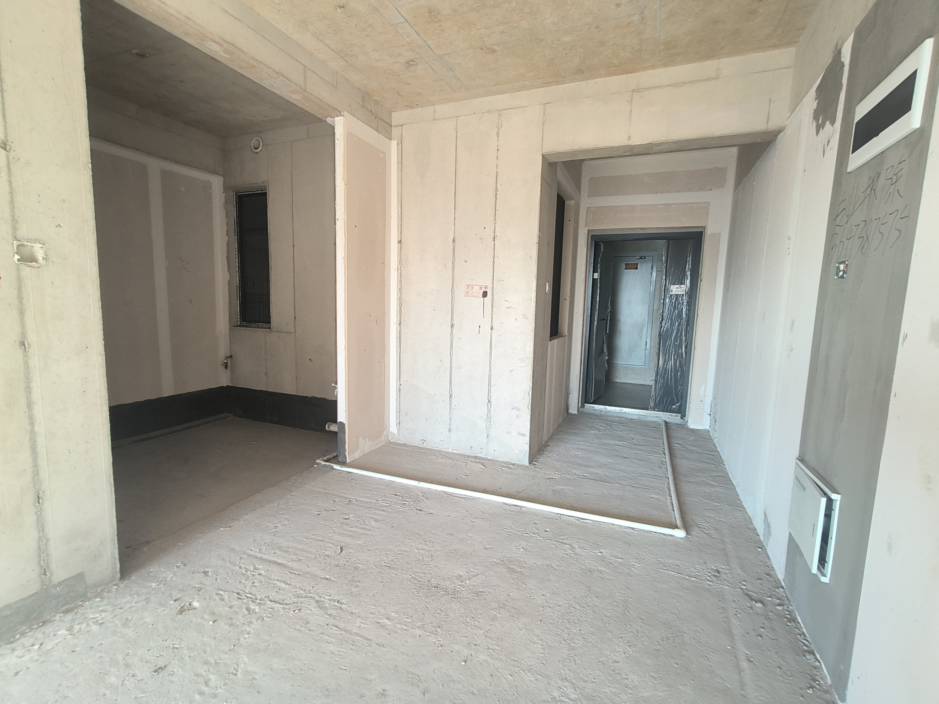 湘中府央玺 4室2厅2卫 69.8万 湘中府央玺 4室2厅2卫 69.8万客厅